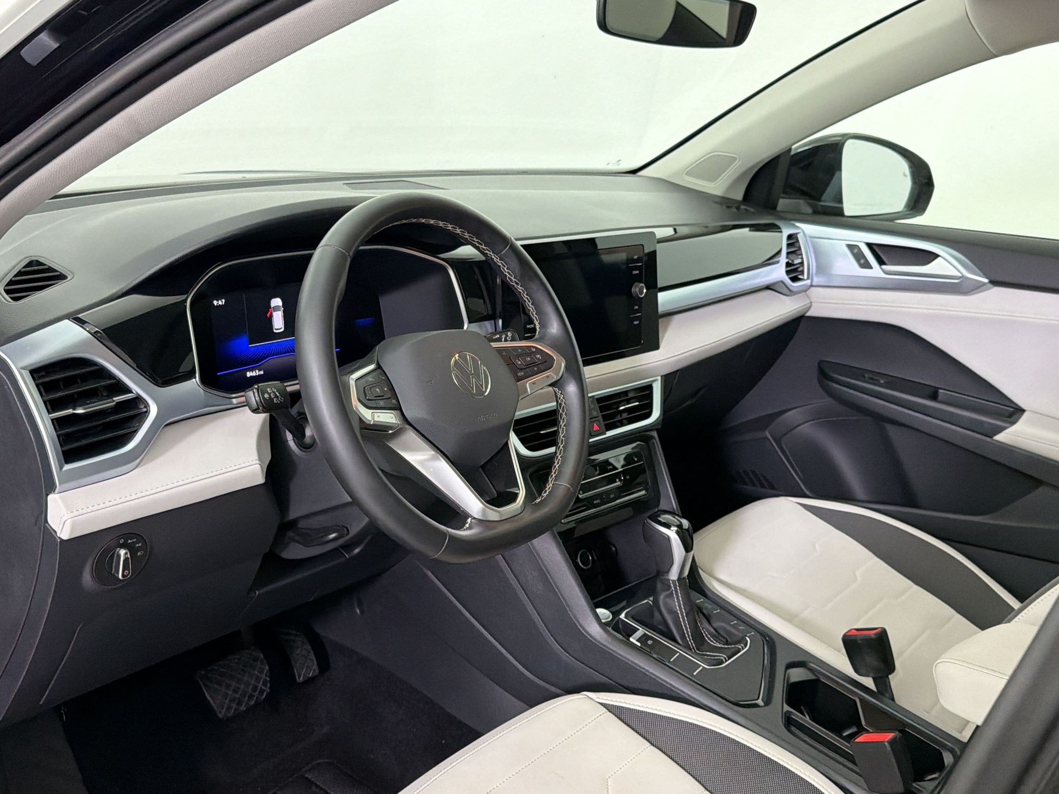 Taos SE SUV