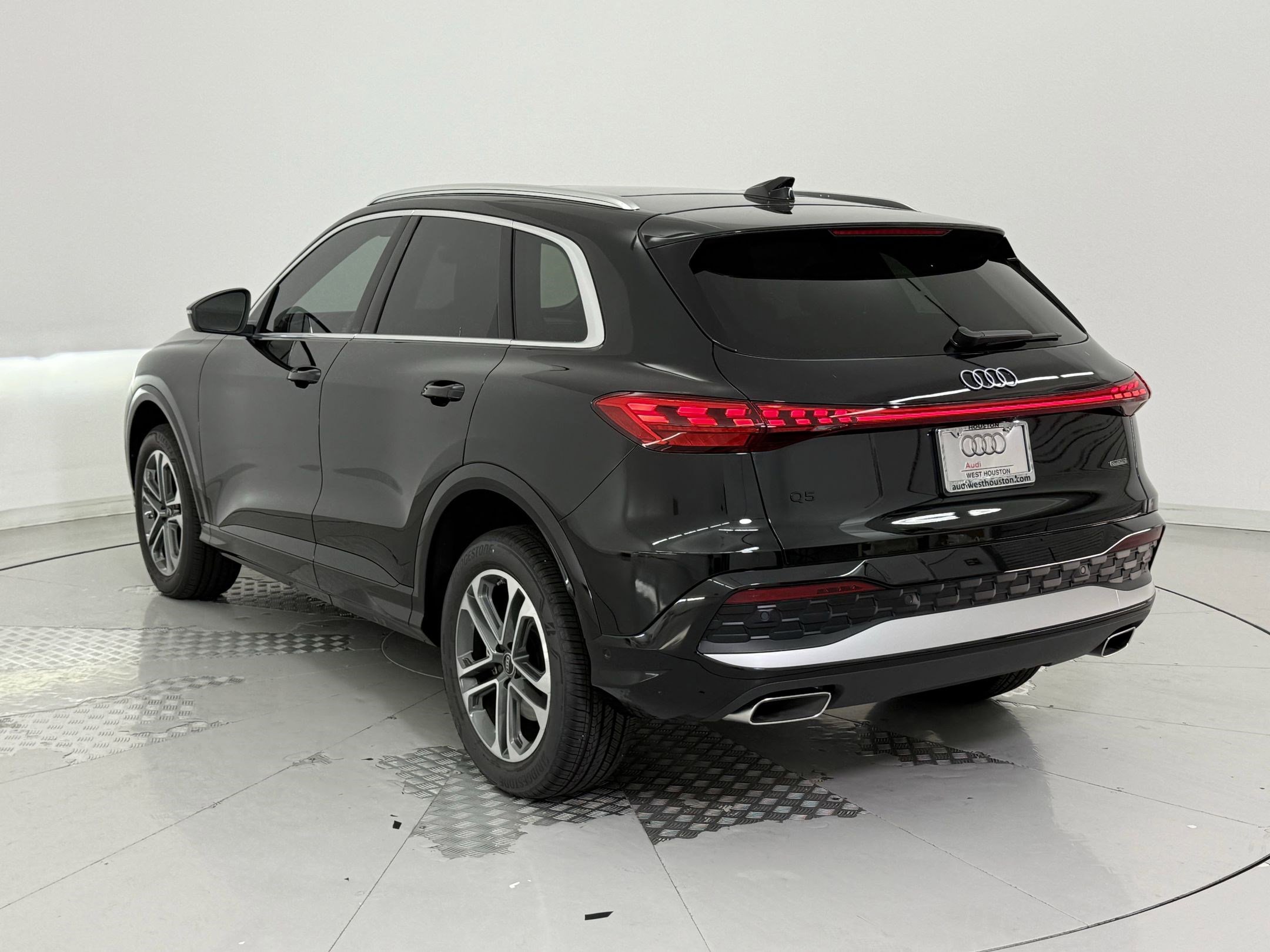 2025 Audi Q5 2.0T Premium Plus photo 3