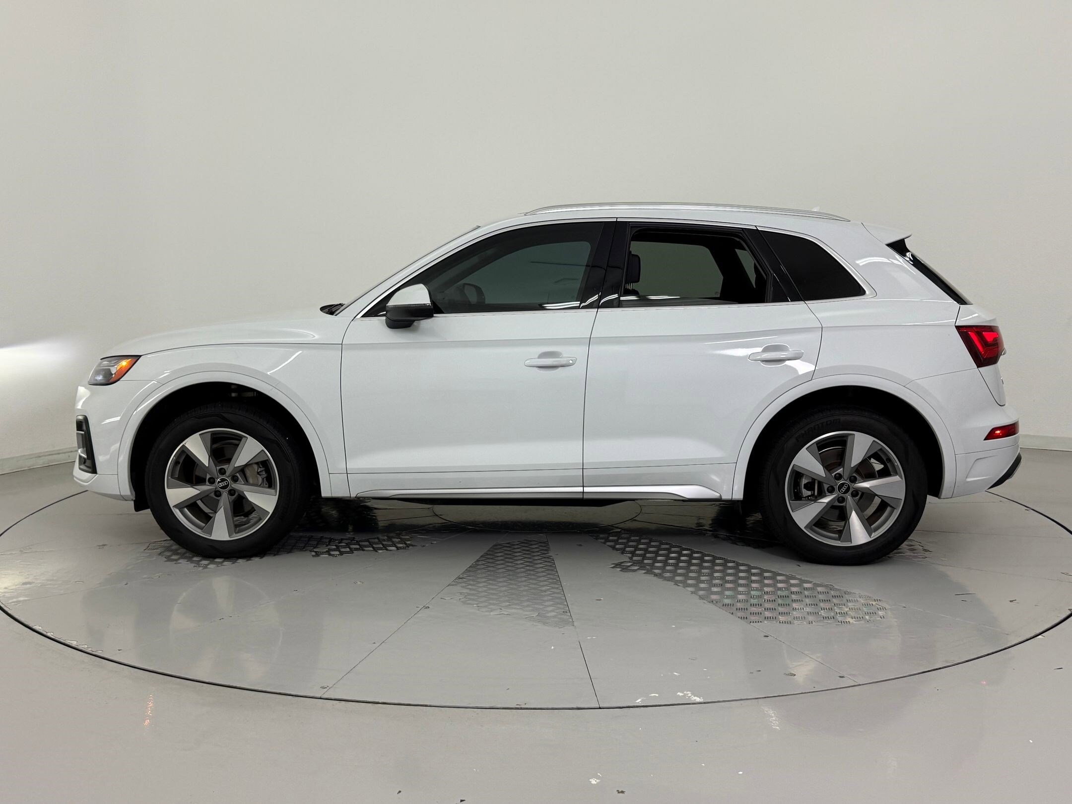 2023 Audi Q5 Premium Plus photo 2