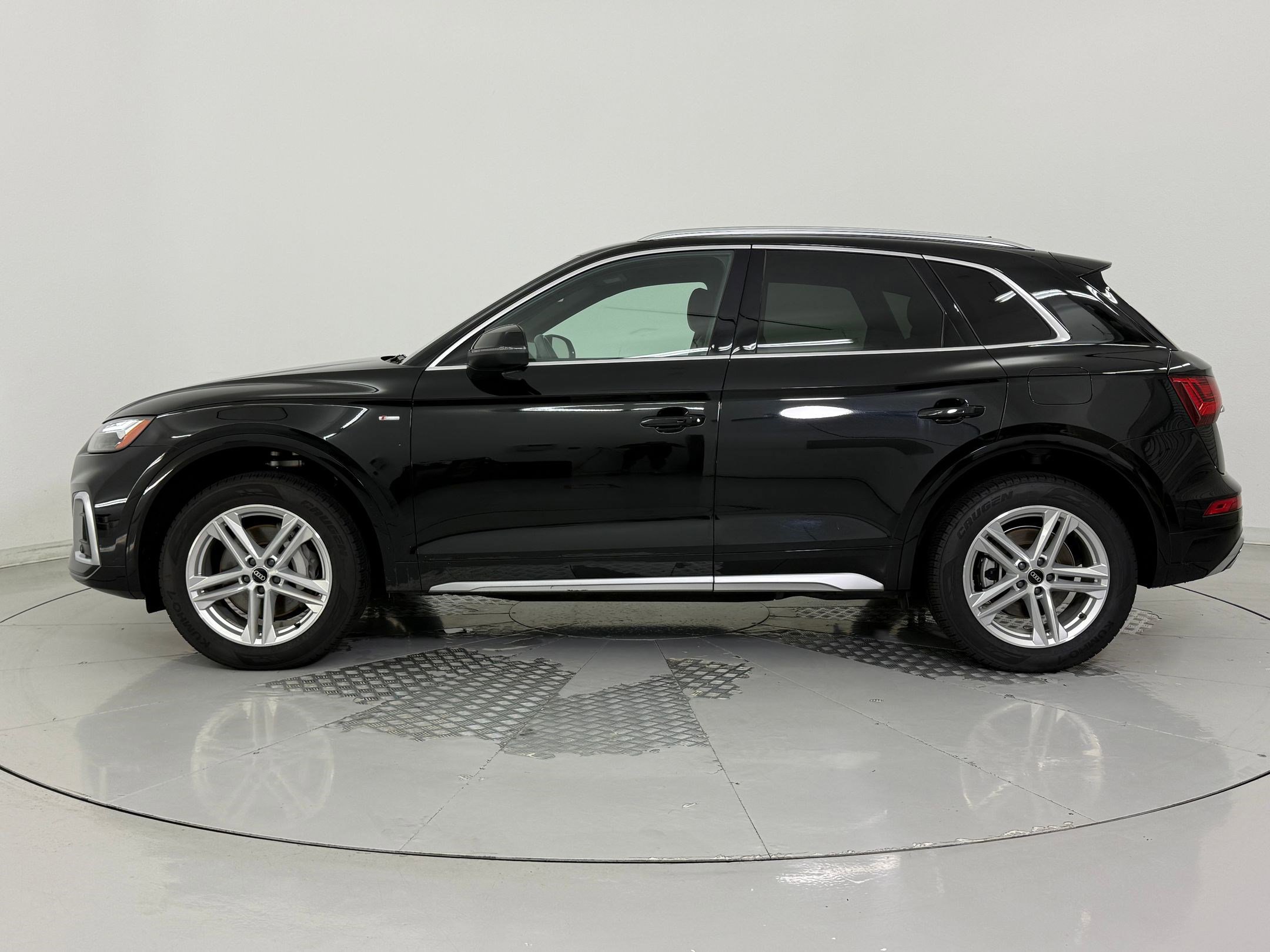 2022 Audi Q5 S line Premium photo 2