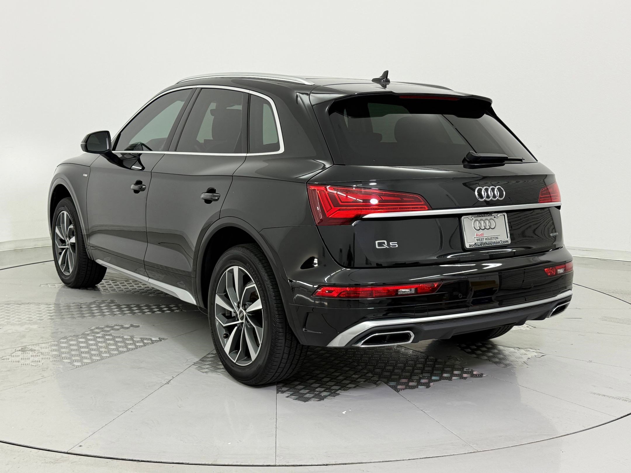 2023 Audi Q5 S line Premium Plus photo 3