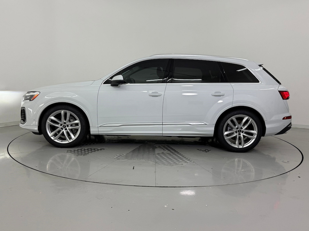 New 2025 Audi Q7 55 Premium Plus SUV