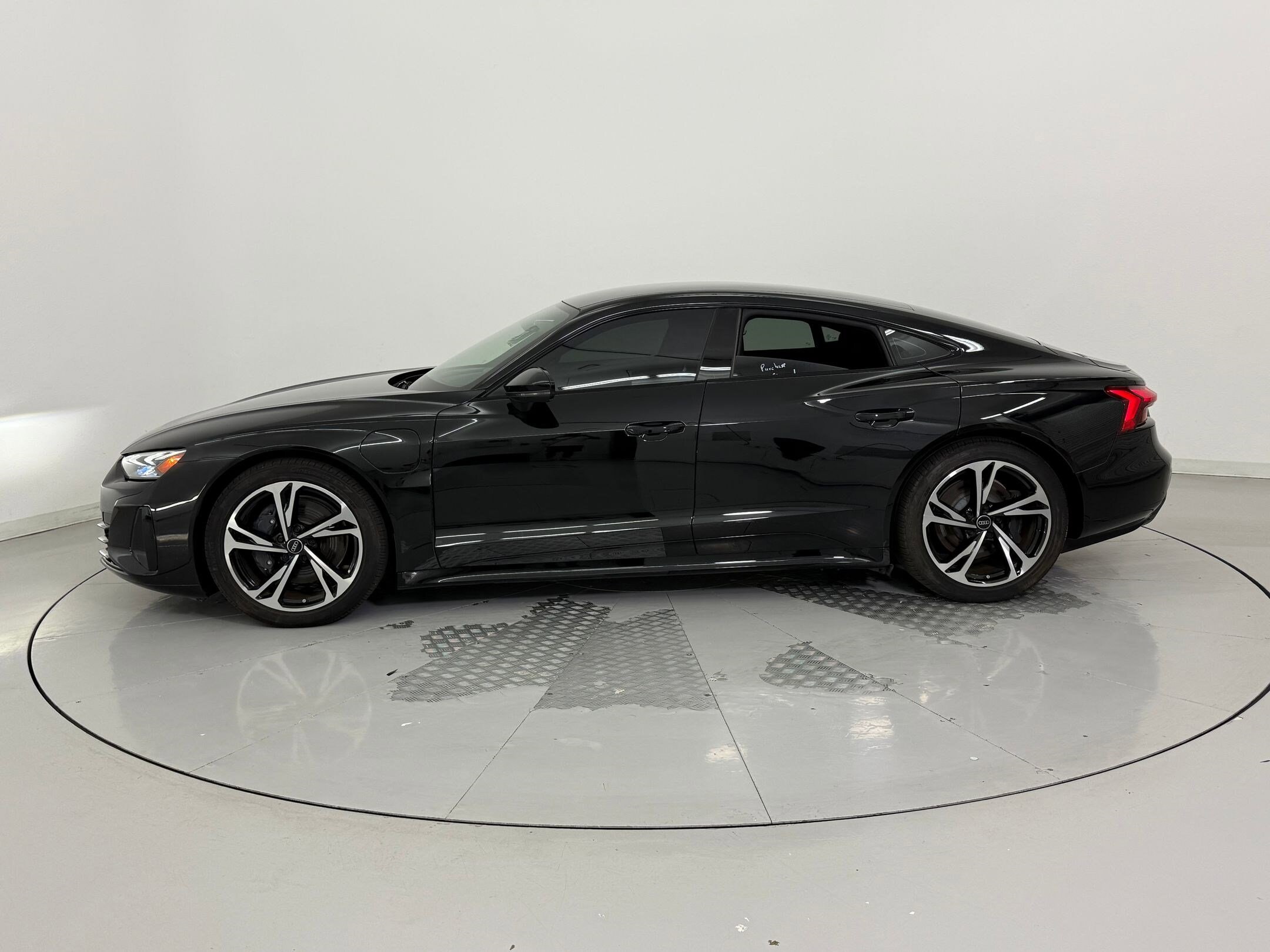 2023 Audi e-tron GT Premium Plus photo 2