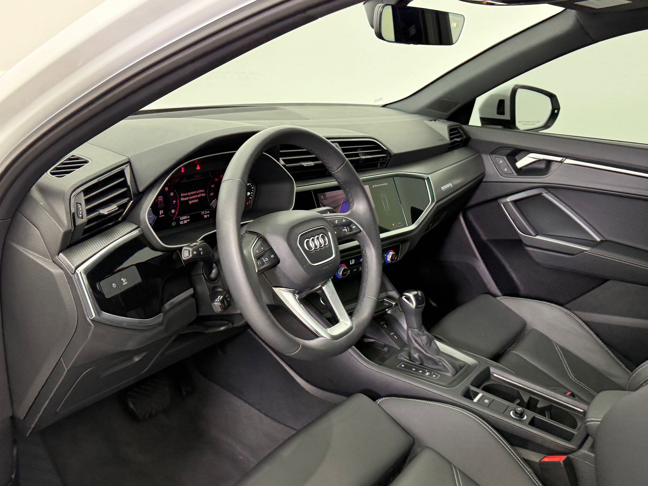 2025 Audi Q3 45 TFSI S line Premium photo 3