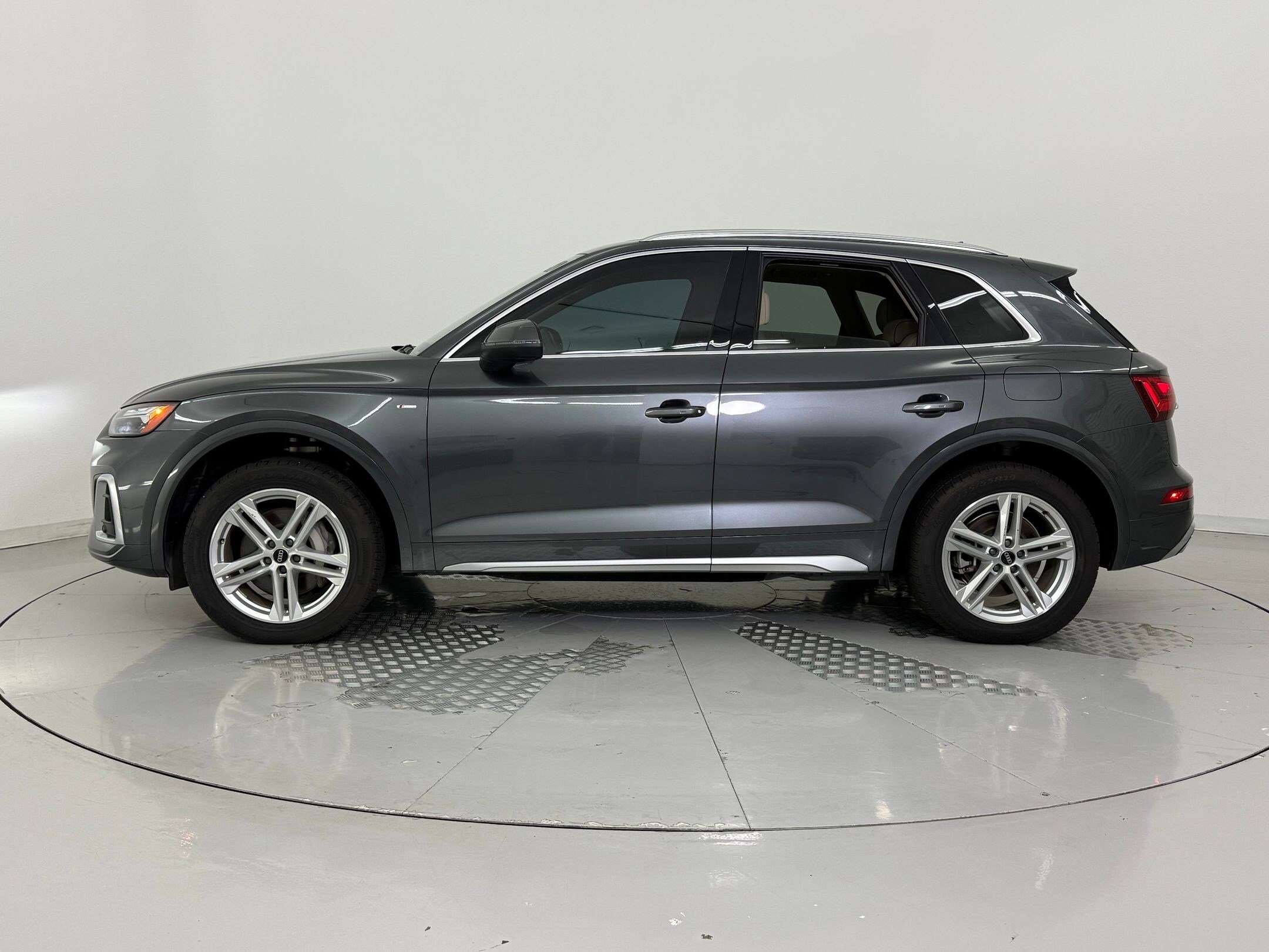 2022 Audi Q5 S line Premium Plus photo 2