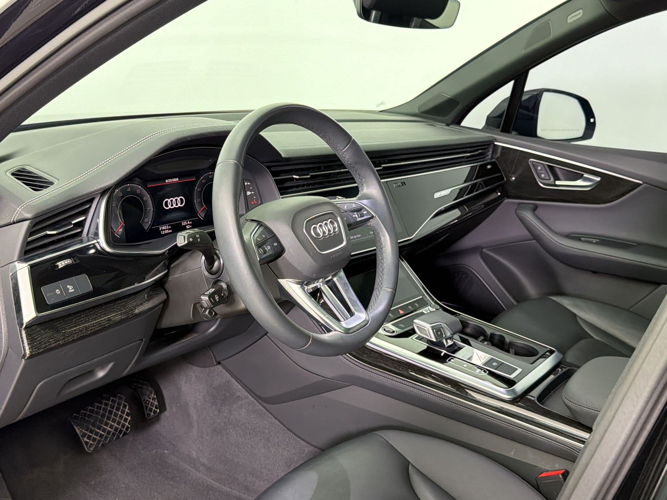 Q7 Premium Plus SUV