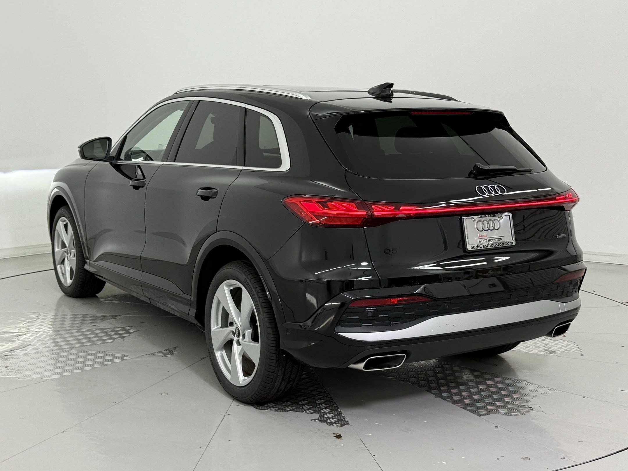 2025 Audi Q5 2.0T Prestige photo 3