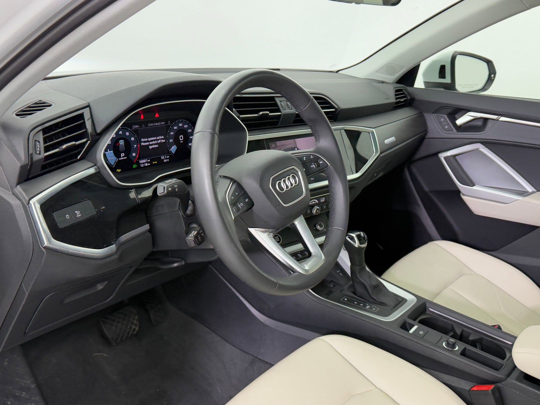 2025 Audi Q3 S line Premium photo 4