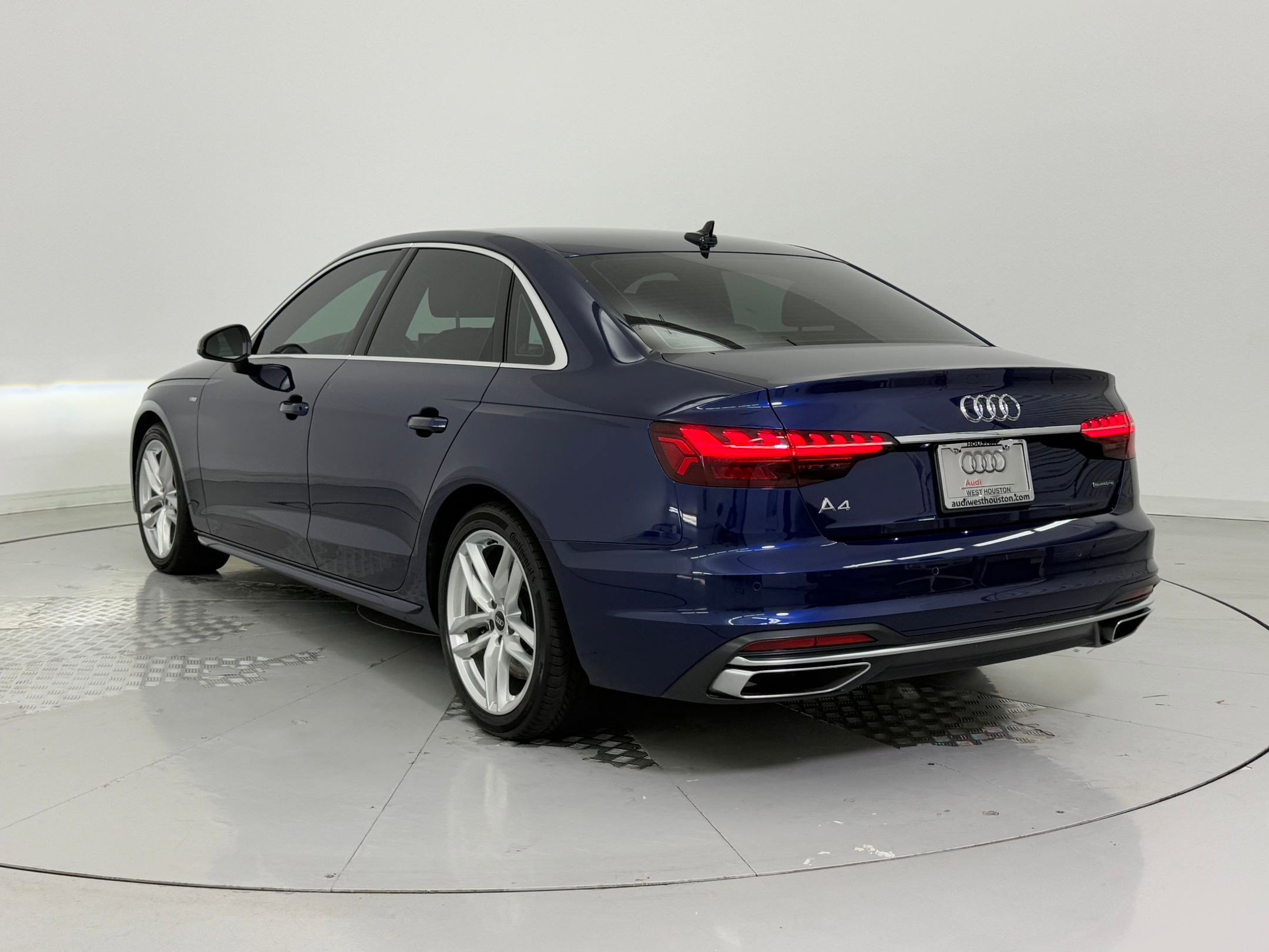 2022 Audi A4 S line Quattro Premium Plus photo 3