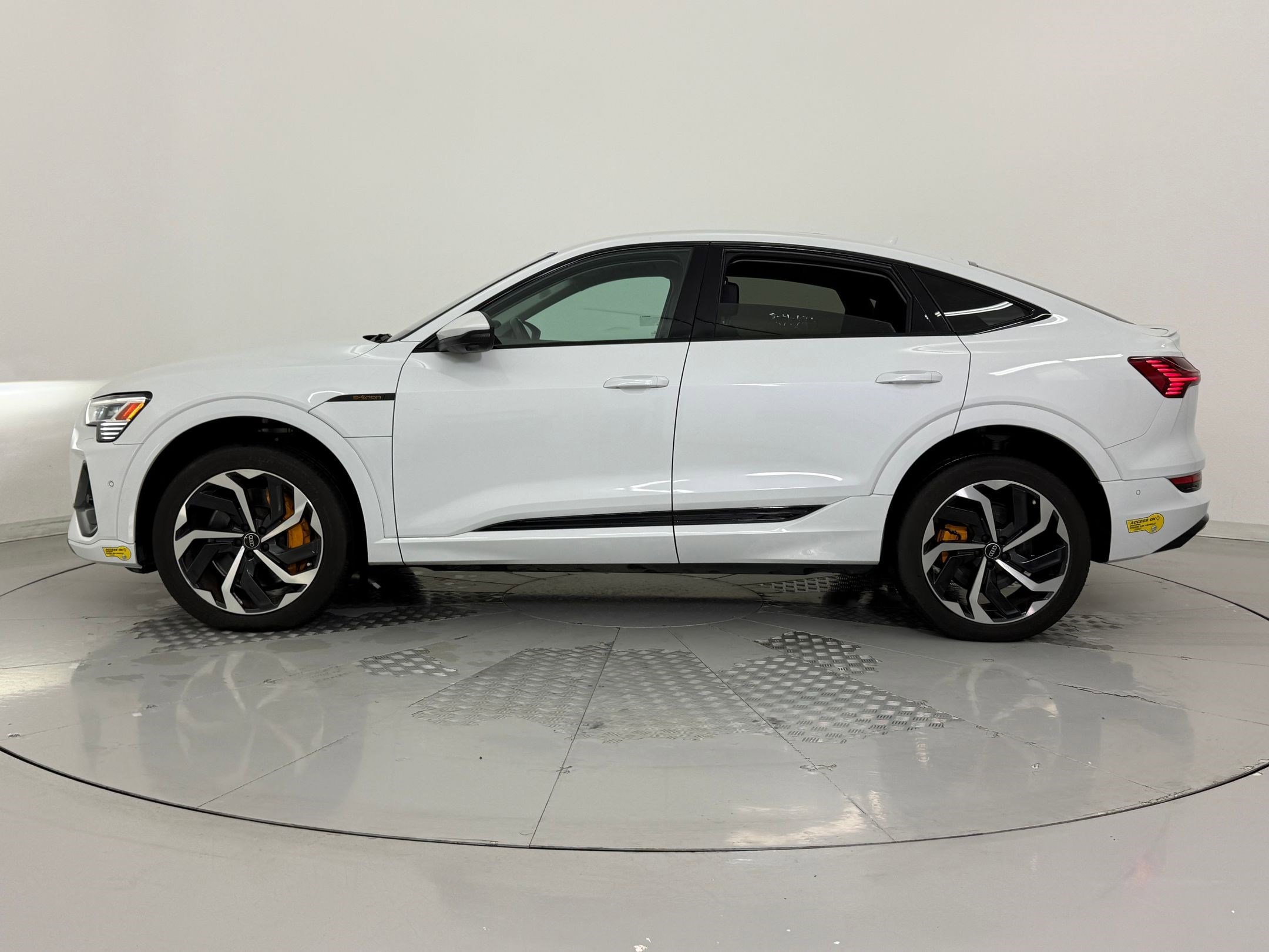 Used 2022 Audi e-tron Sportback Premium Plus with VIN WA12ABGE7NB008590 for sale in Houston, TX