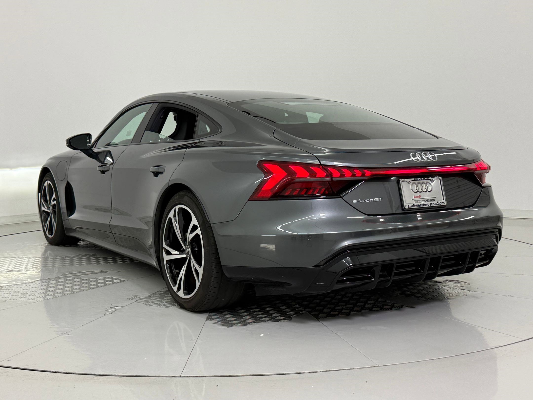 2023 Audi e-tron GT Premium Plus photo 3