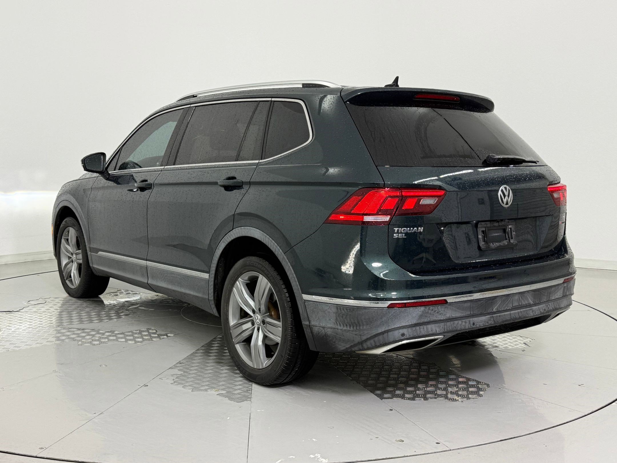 2018 Volkswagen Tiguan SEL Premium photo 2