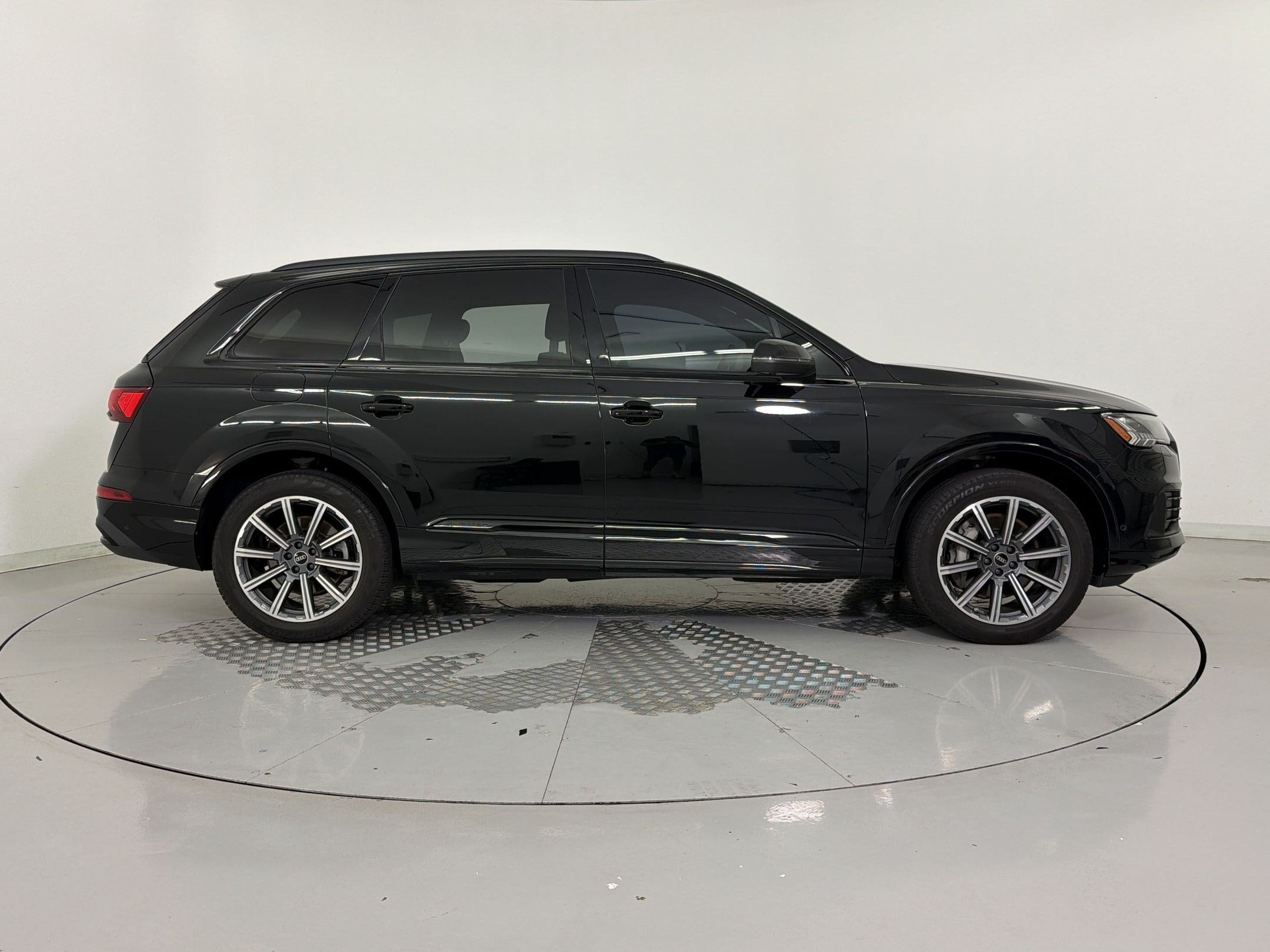 Q7 Premium Plus SUV