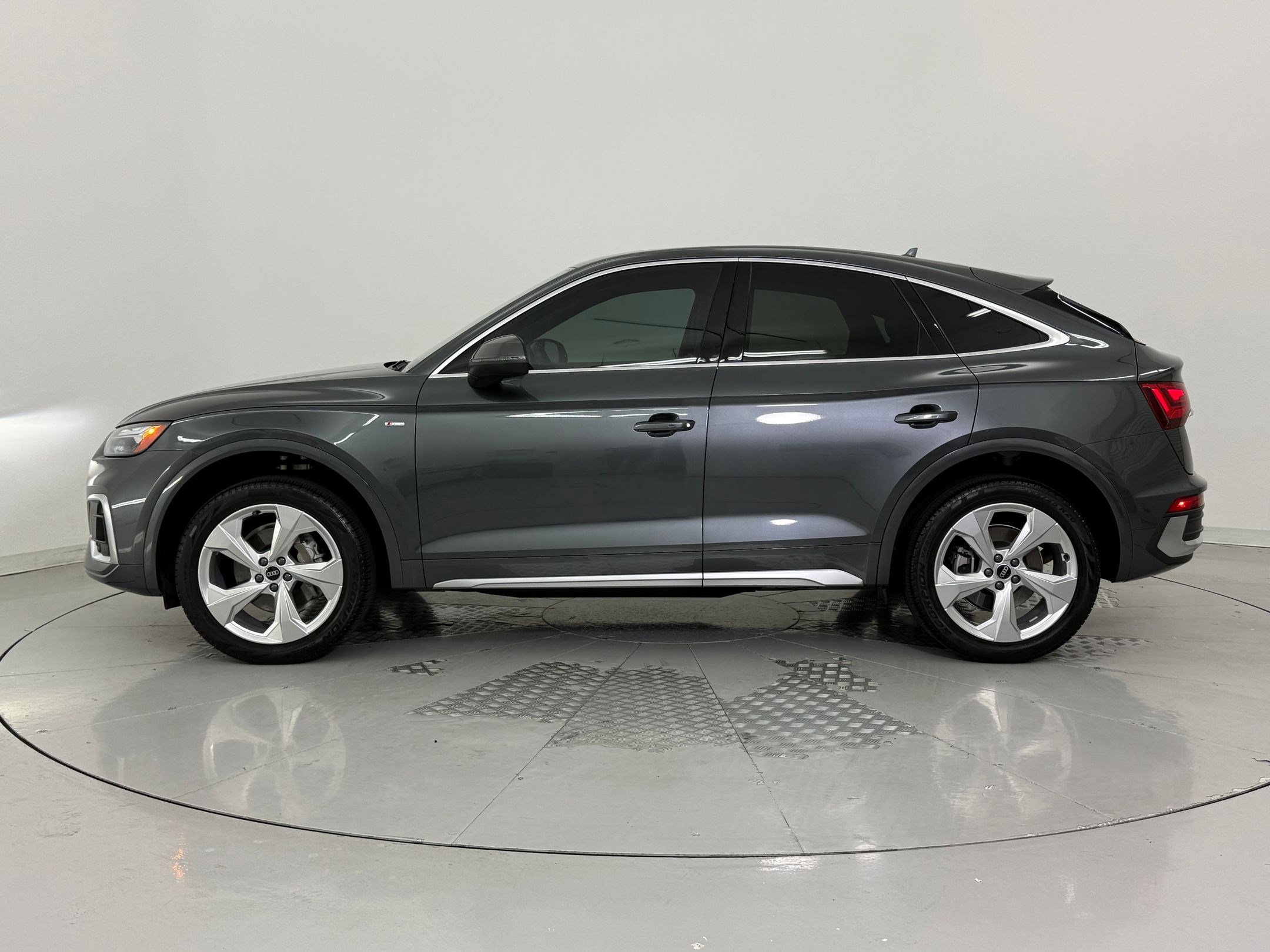 2021 Audi Q5 Sportback Premium Plus photo 2
