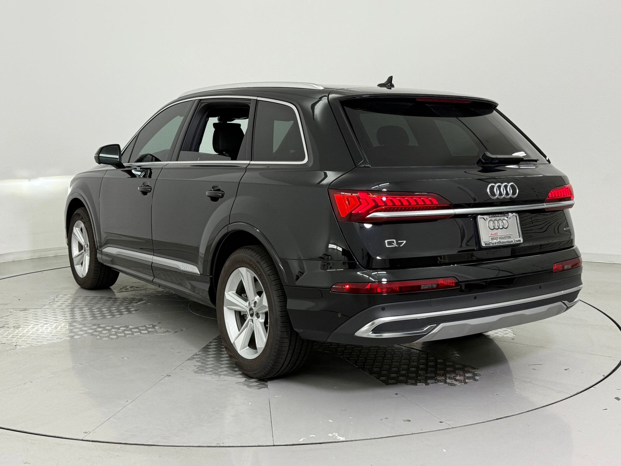 2023 Audi Q7 Premium photo 3