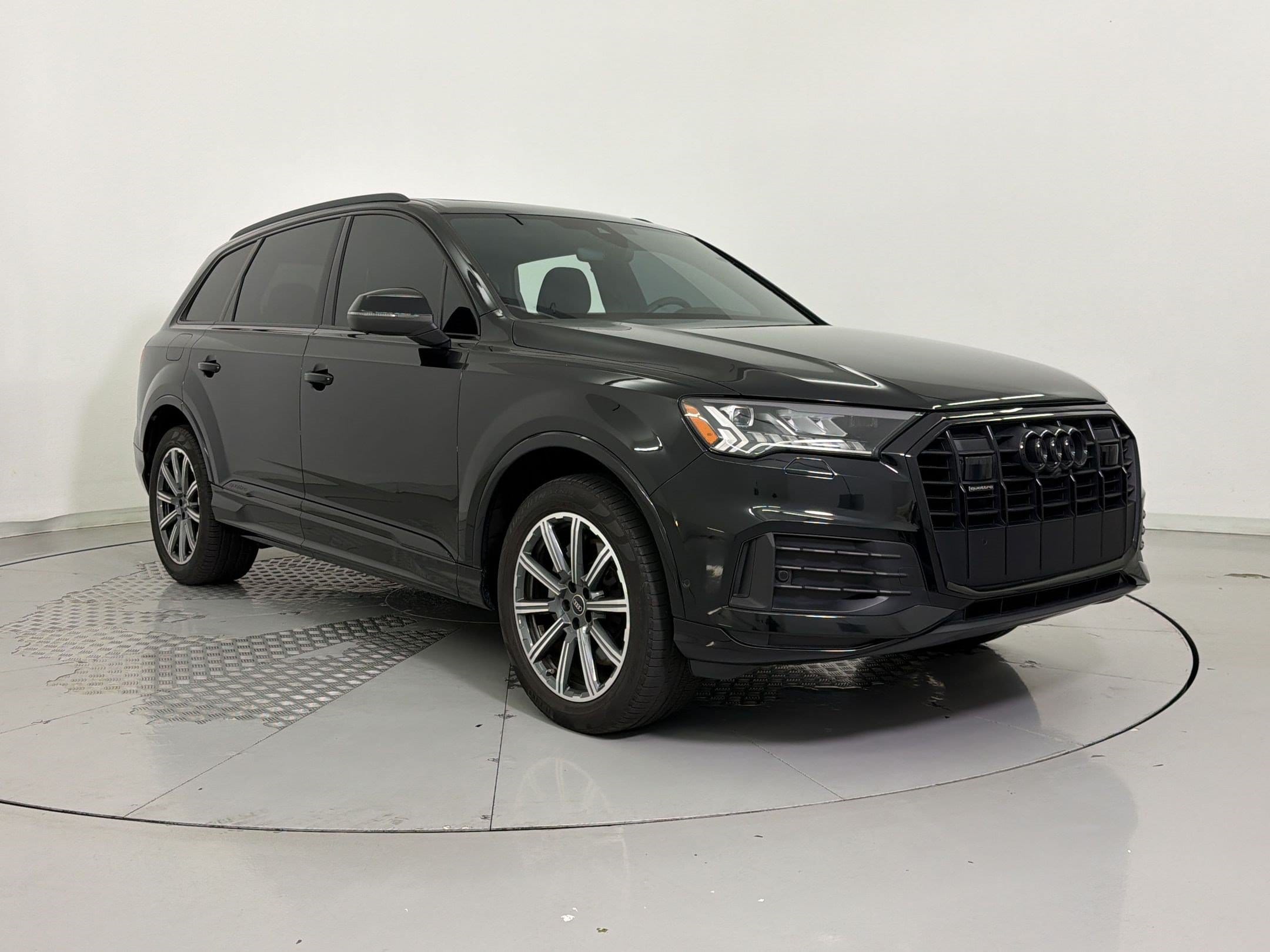 Q7 Premium Plus SUV