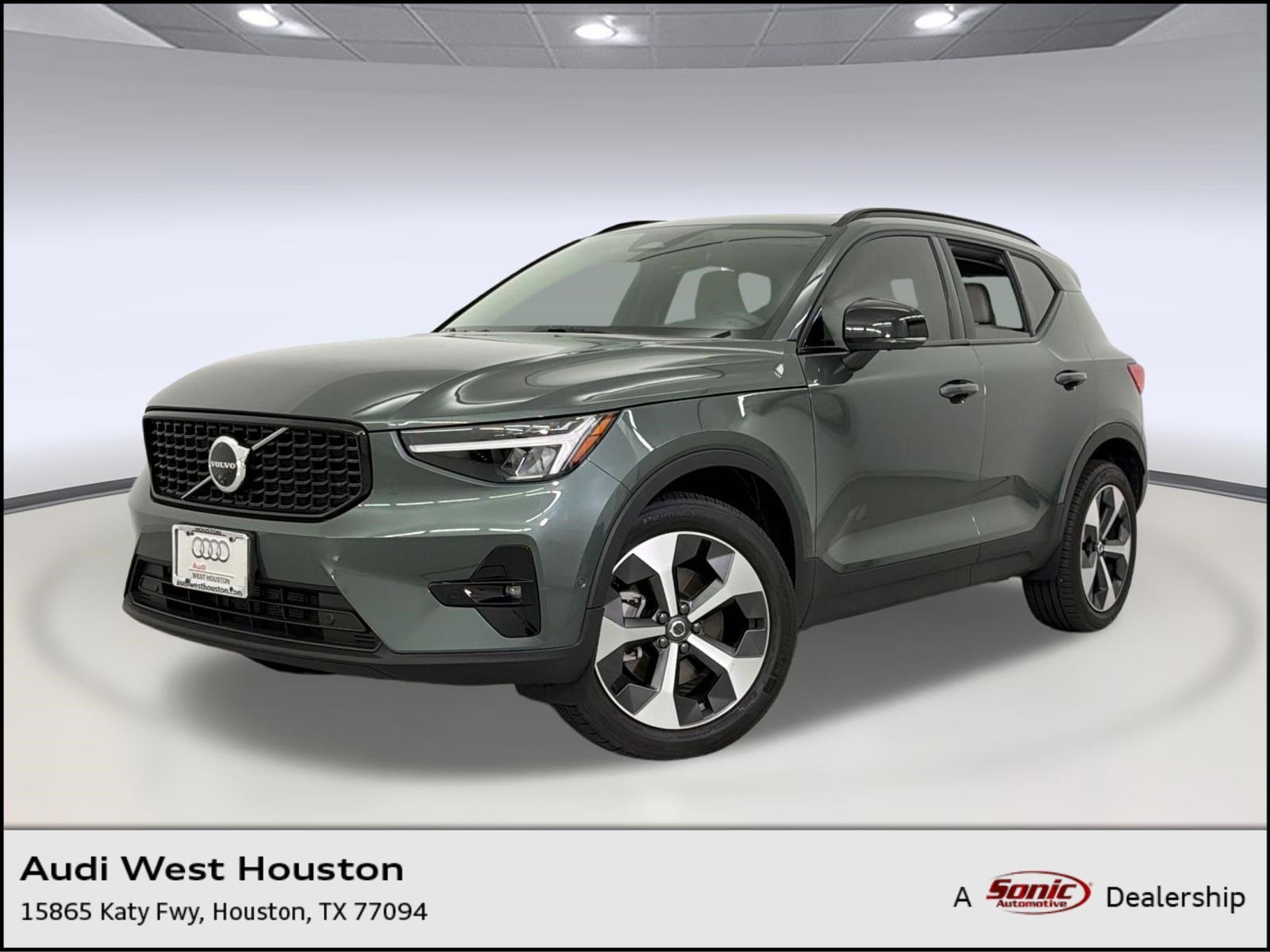 2026 Volvo XC40 B4 Plus Dark FWD's photo