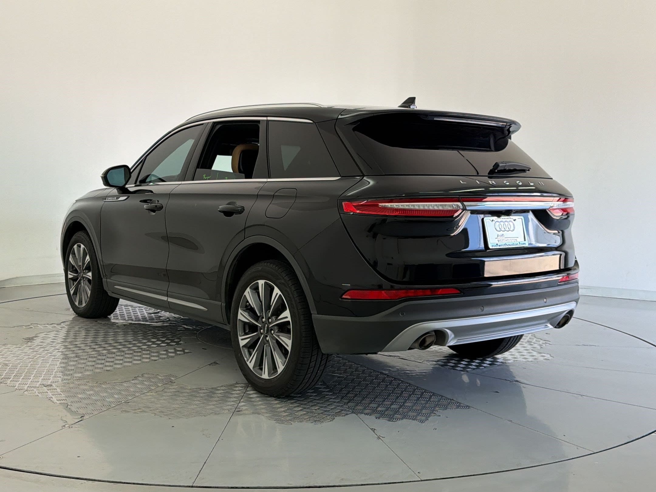 Corsair Reserve SUV