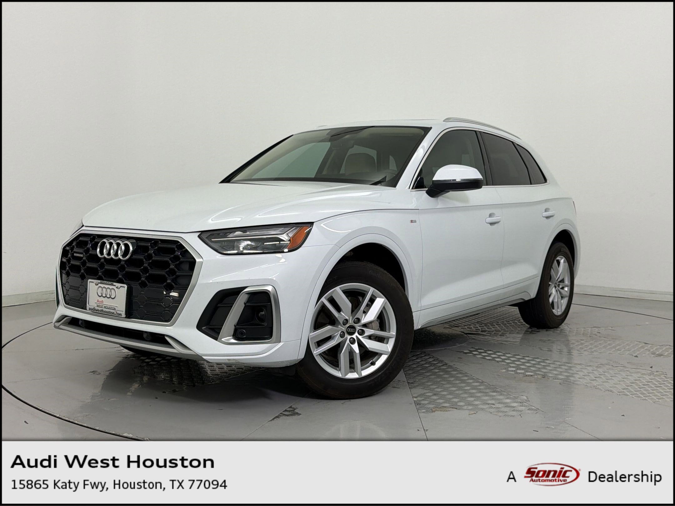 2022 Audi Q5 45 Premium's photo