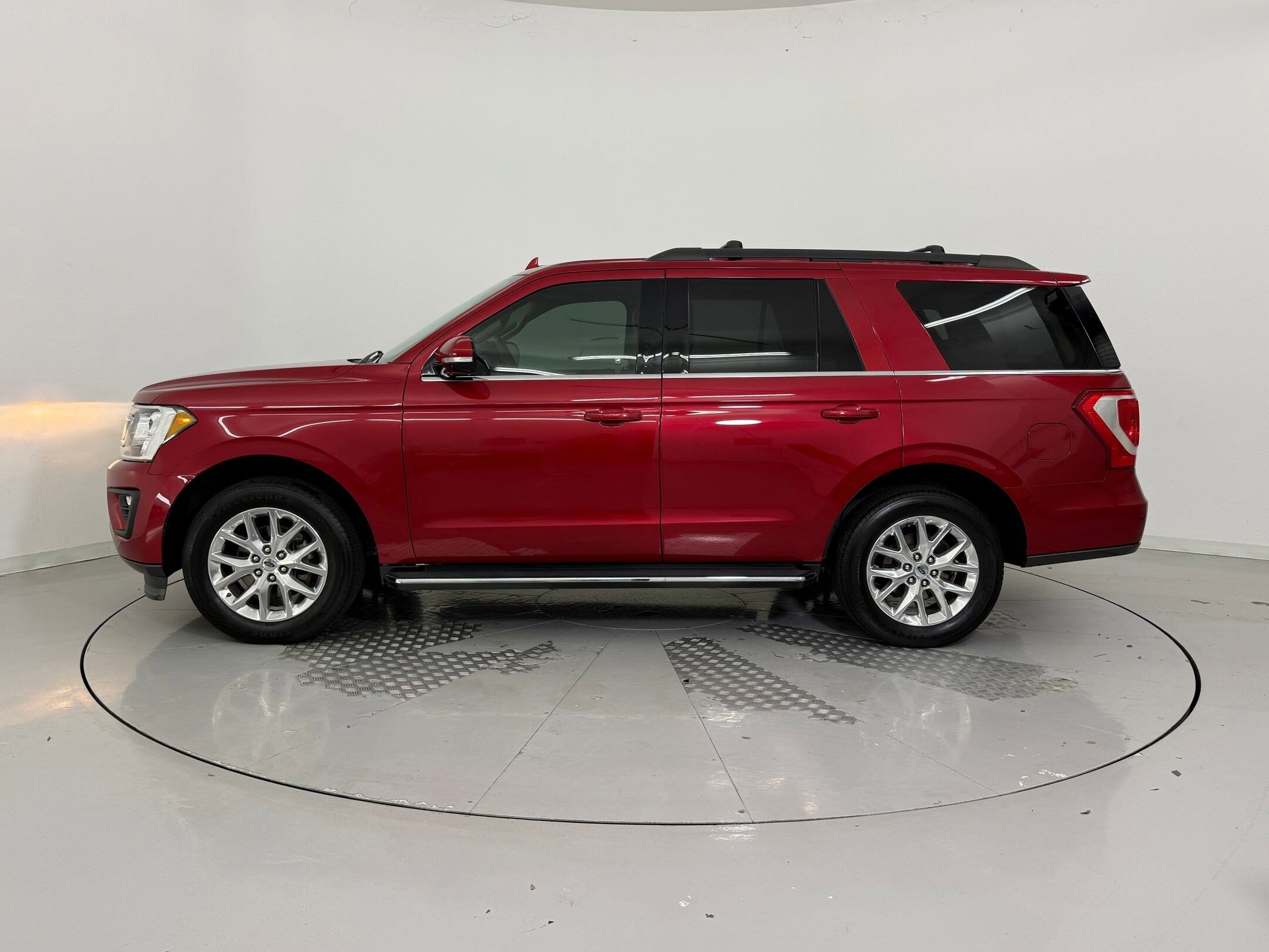 2020 Ford Expedition XLT photo 2