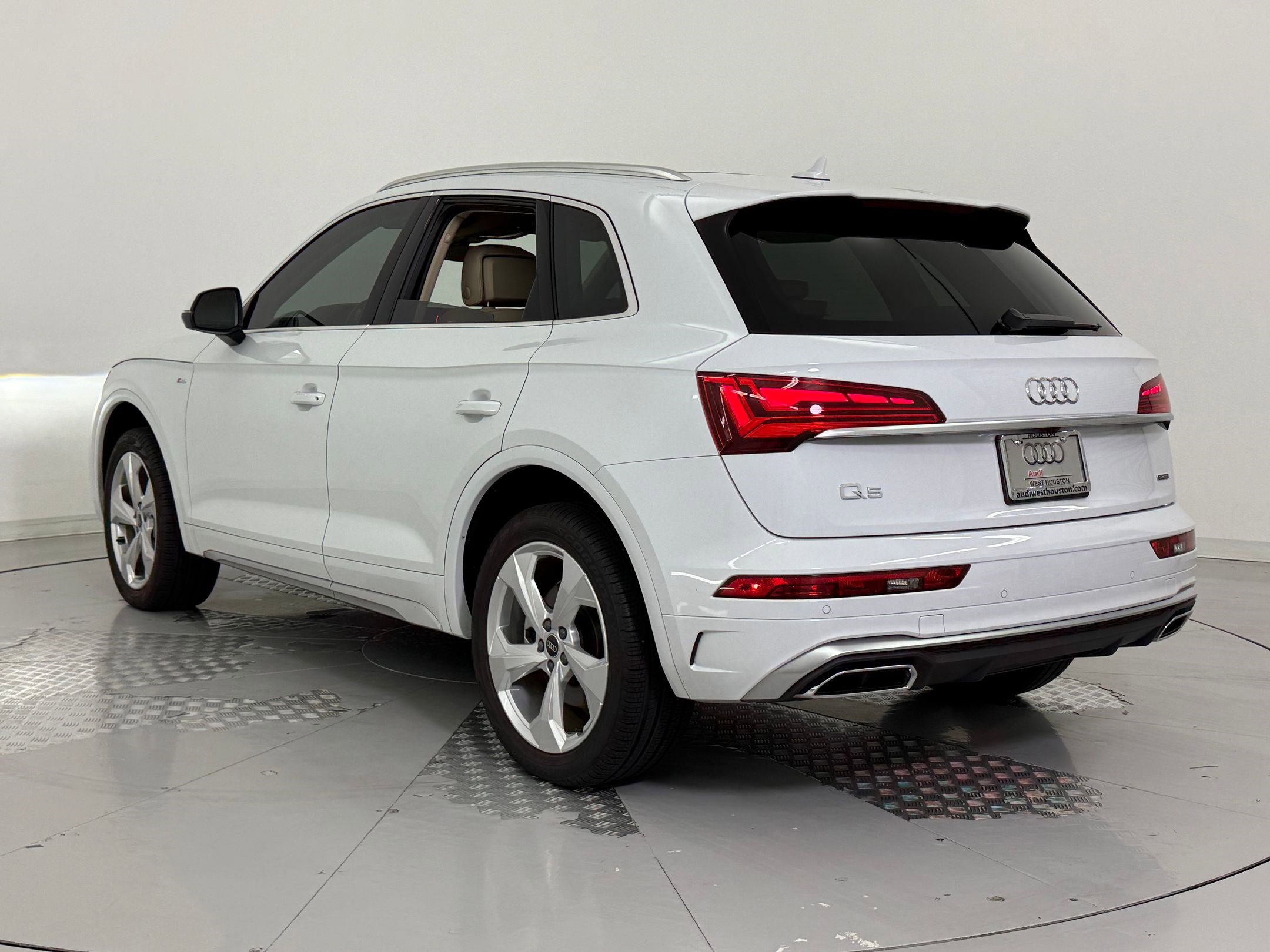 2025 Audi Q5 S line Premium Plus photo 3