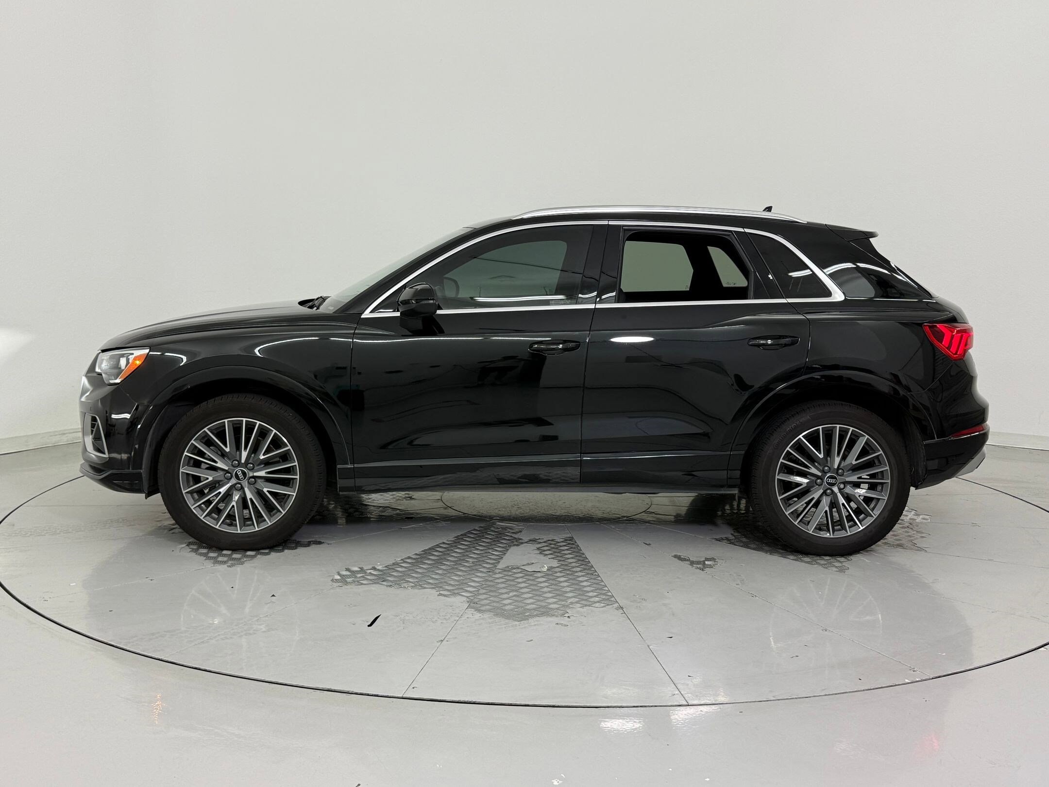 2022 Audi Q3 Premium photo 2
