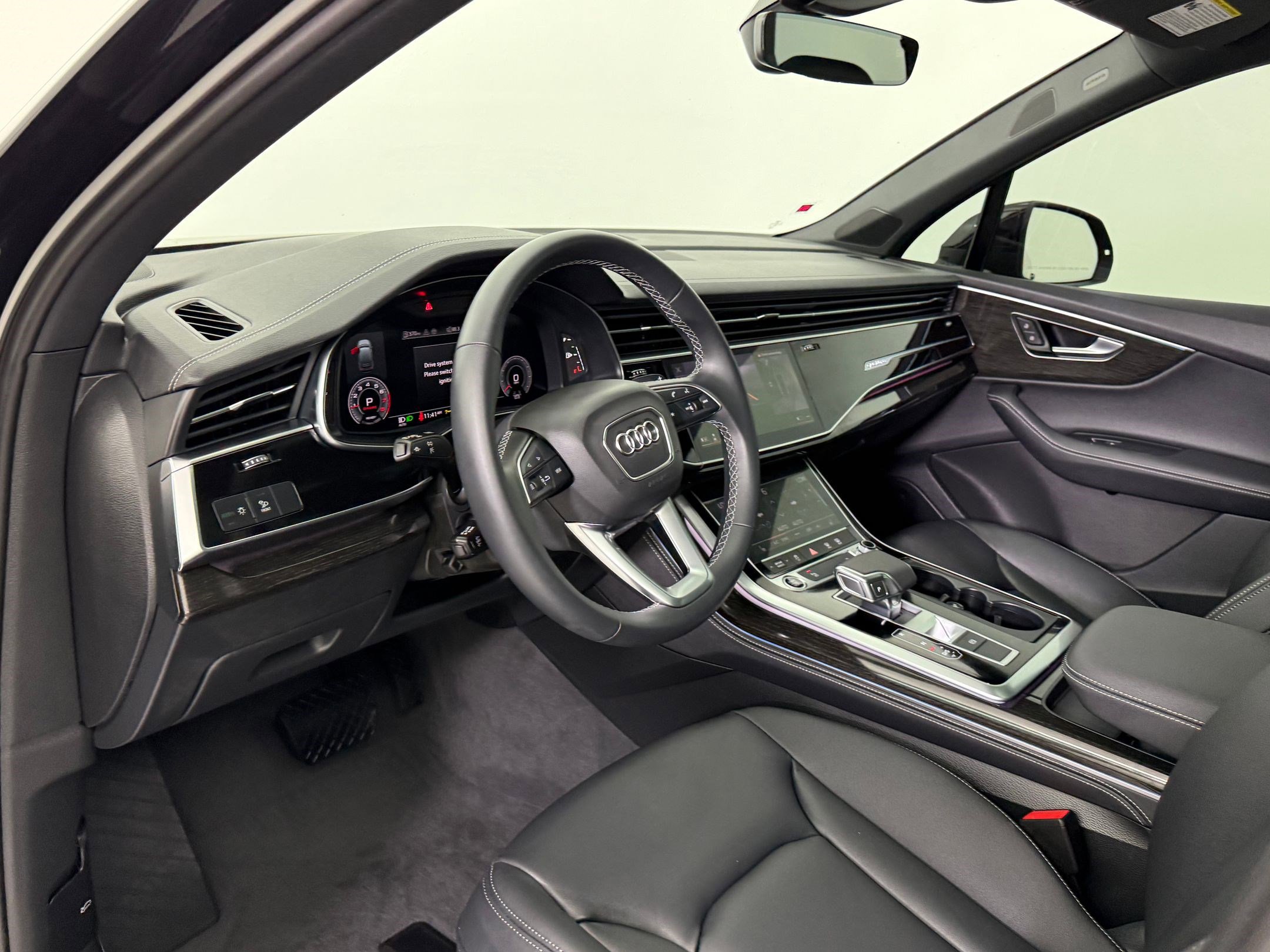 2025 Audi Q7 55 Premium Plus photo 4