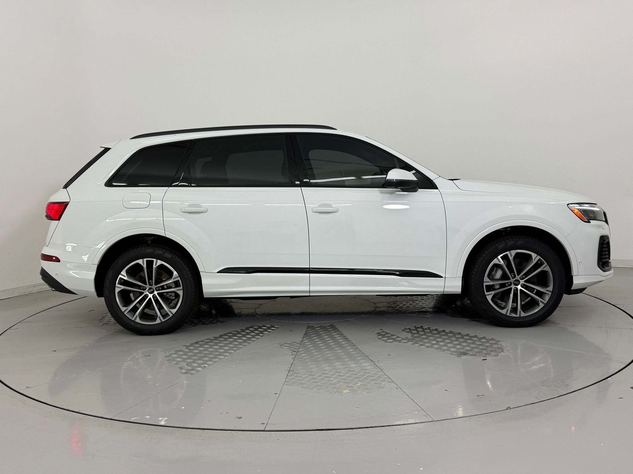 2026 Audi Q7 Premium - Photo 8