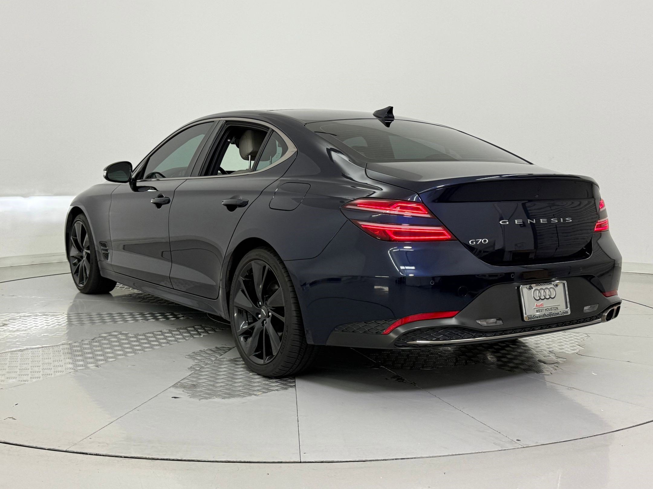 2023 Genesis G70 2.0T photo 3