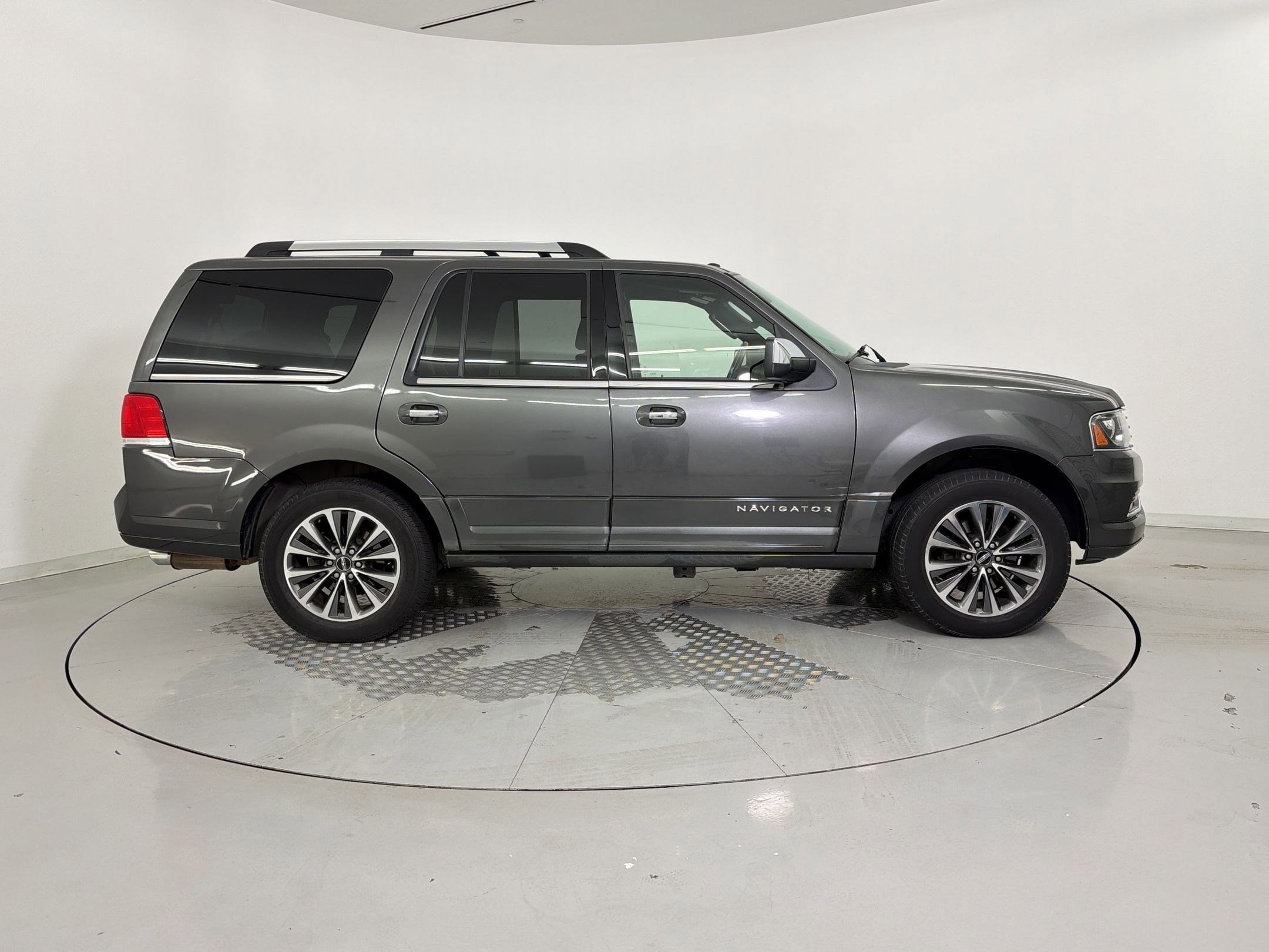 Navigator Select SUV