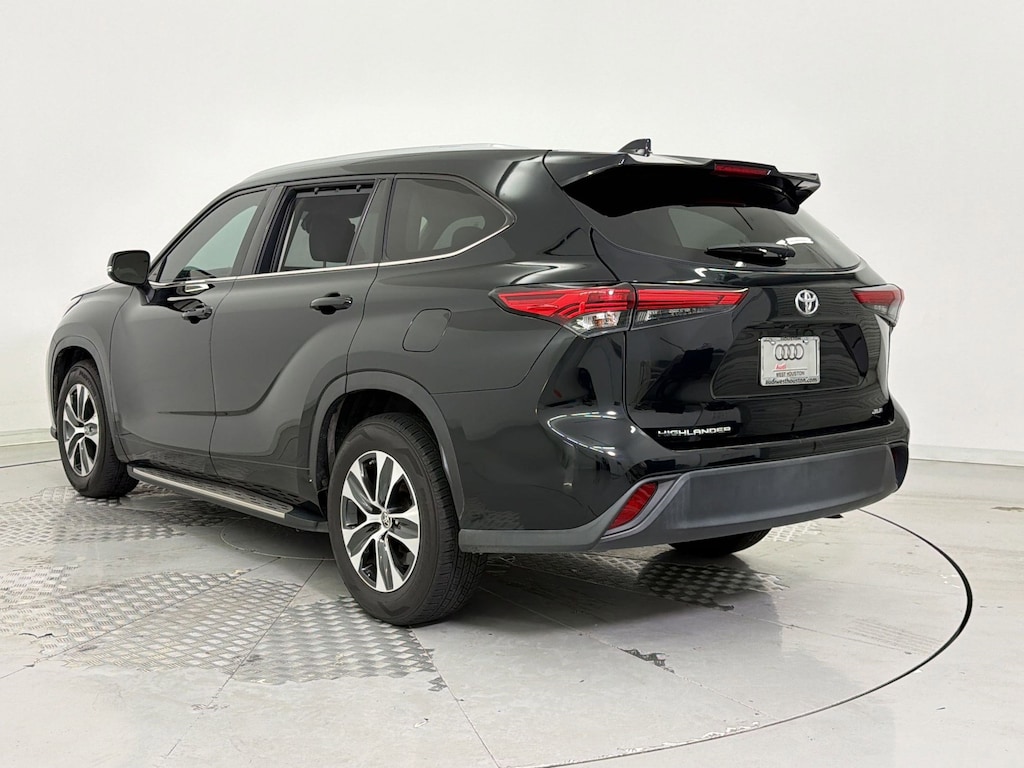 Used 2022 Toyota Highlander XLE SUV