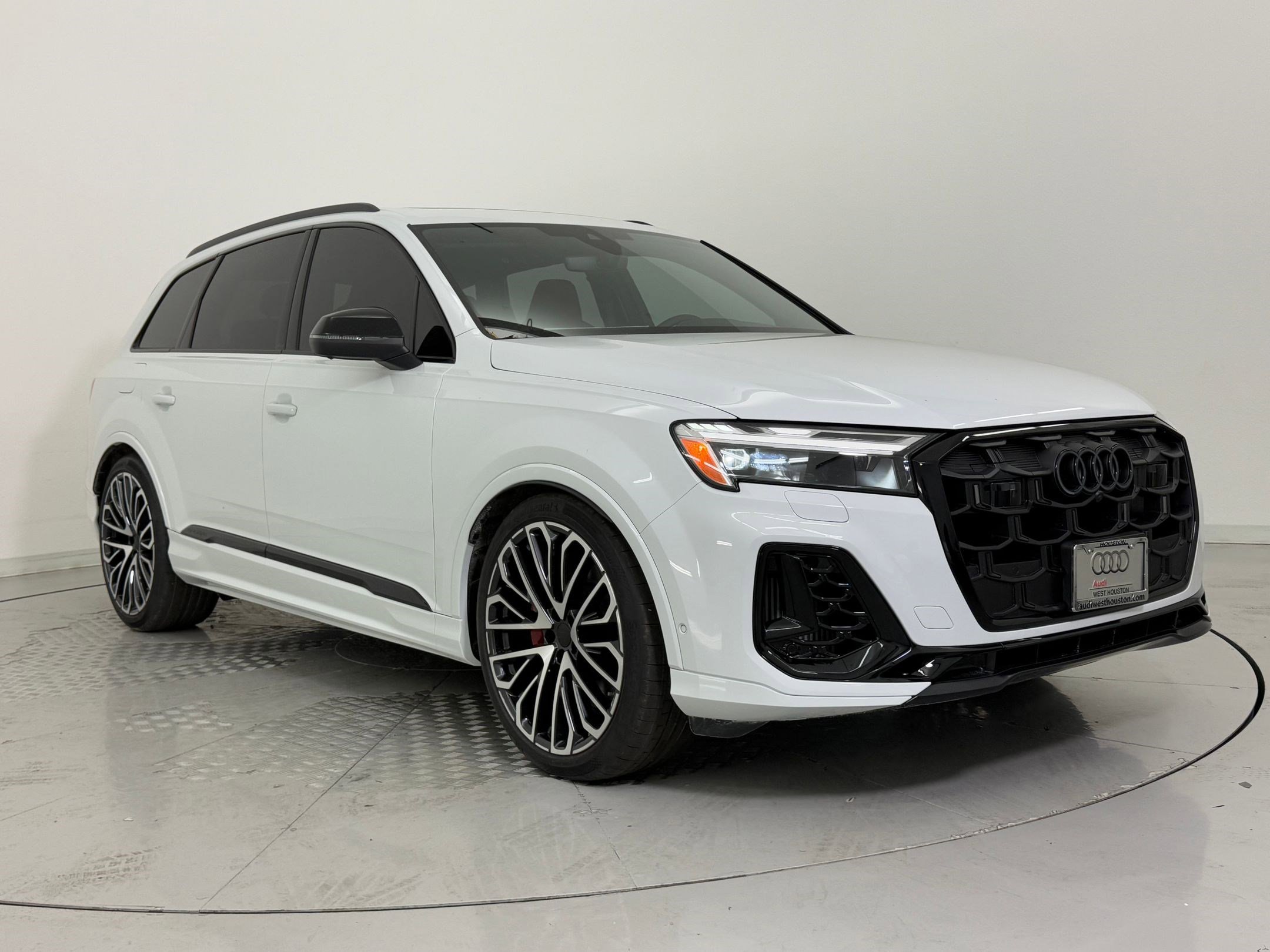 SQ7 Premium Plus SUV