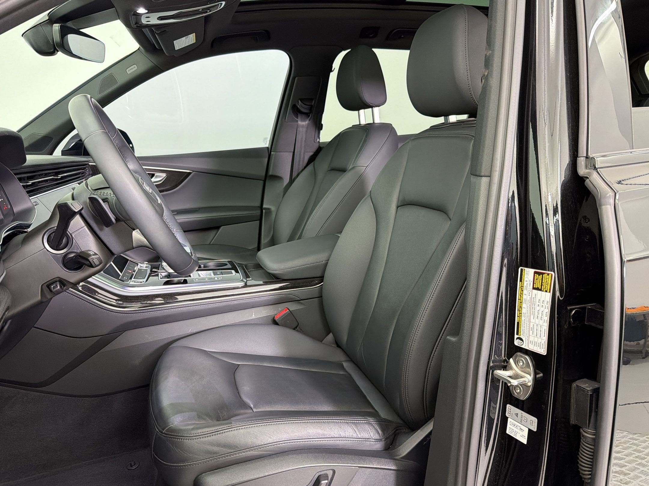 Q7 Premium Plus SUV