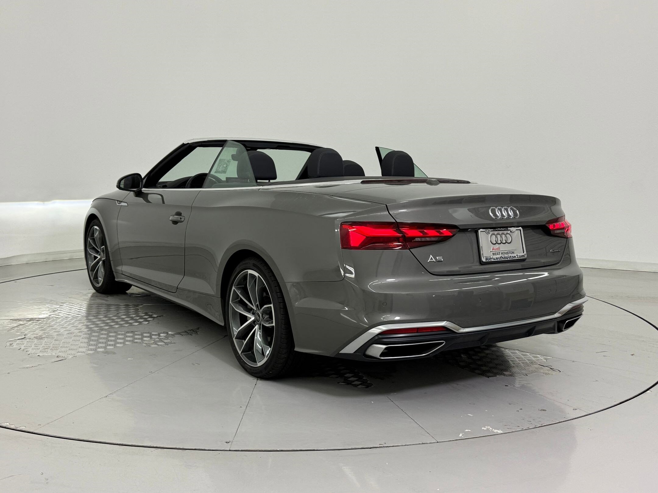 2024 Audi A5 Cabriolet S line Premium Plus photo 3