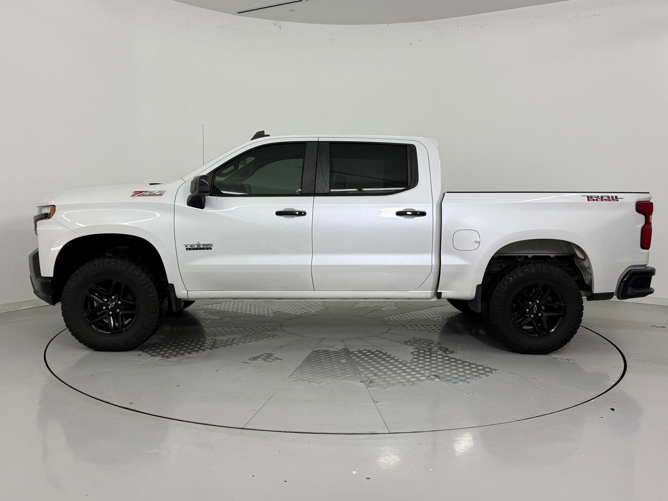 2019 Chevrolet Silverado 1500 LT Trail Boss photo 2