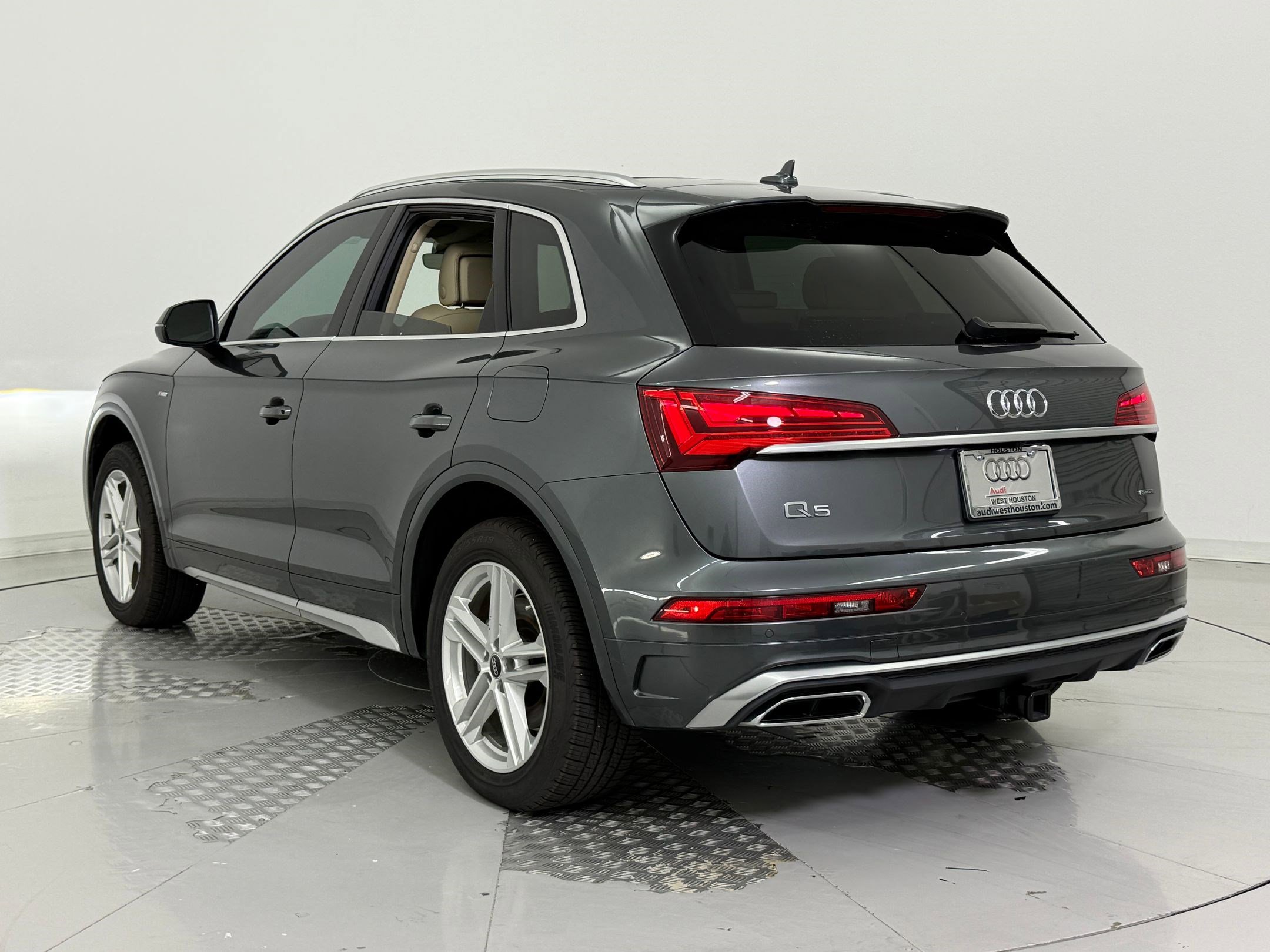 2022 Audi Q5 S line Premium Plus photo 3