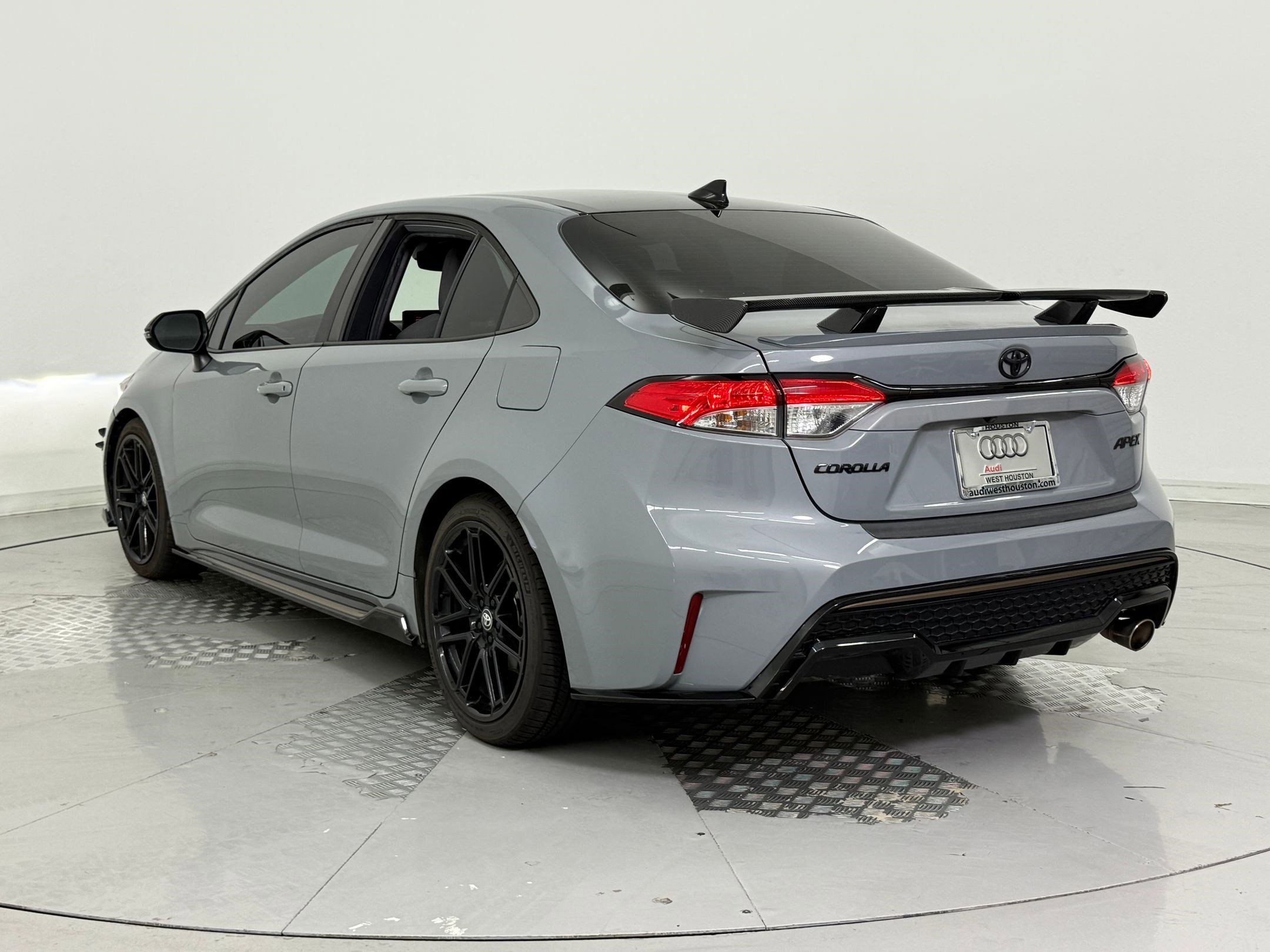 2022 Toyota Corolla SE photo 2
