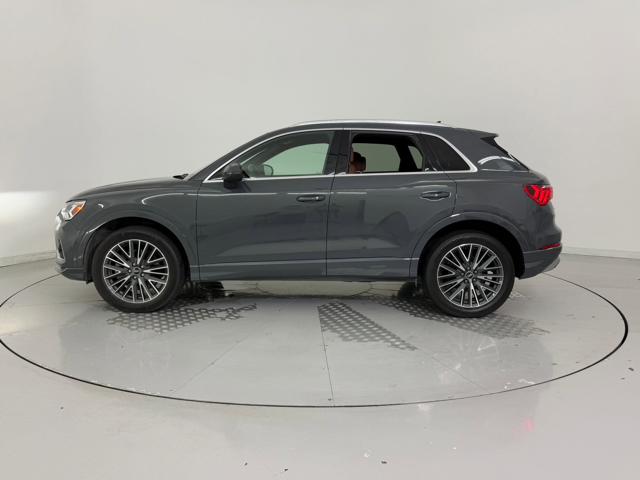 2021 Audi Q3 Premium Plus photo 2