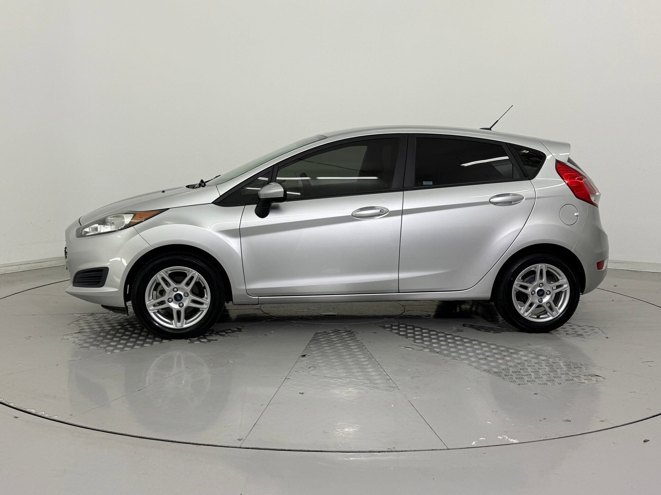2019 Ford Fiesta SE photo 2