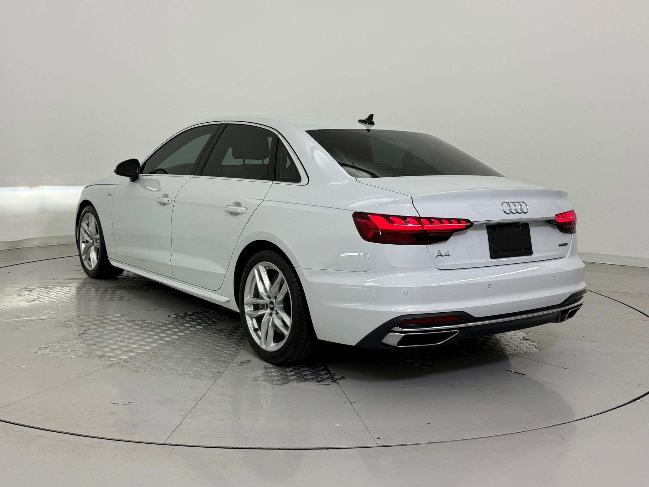 2022 Audi A4 S line Quattro Premium Plus photo 3