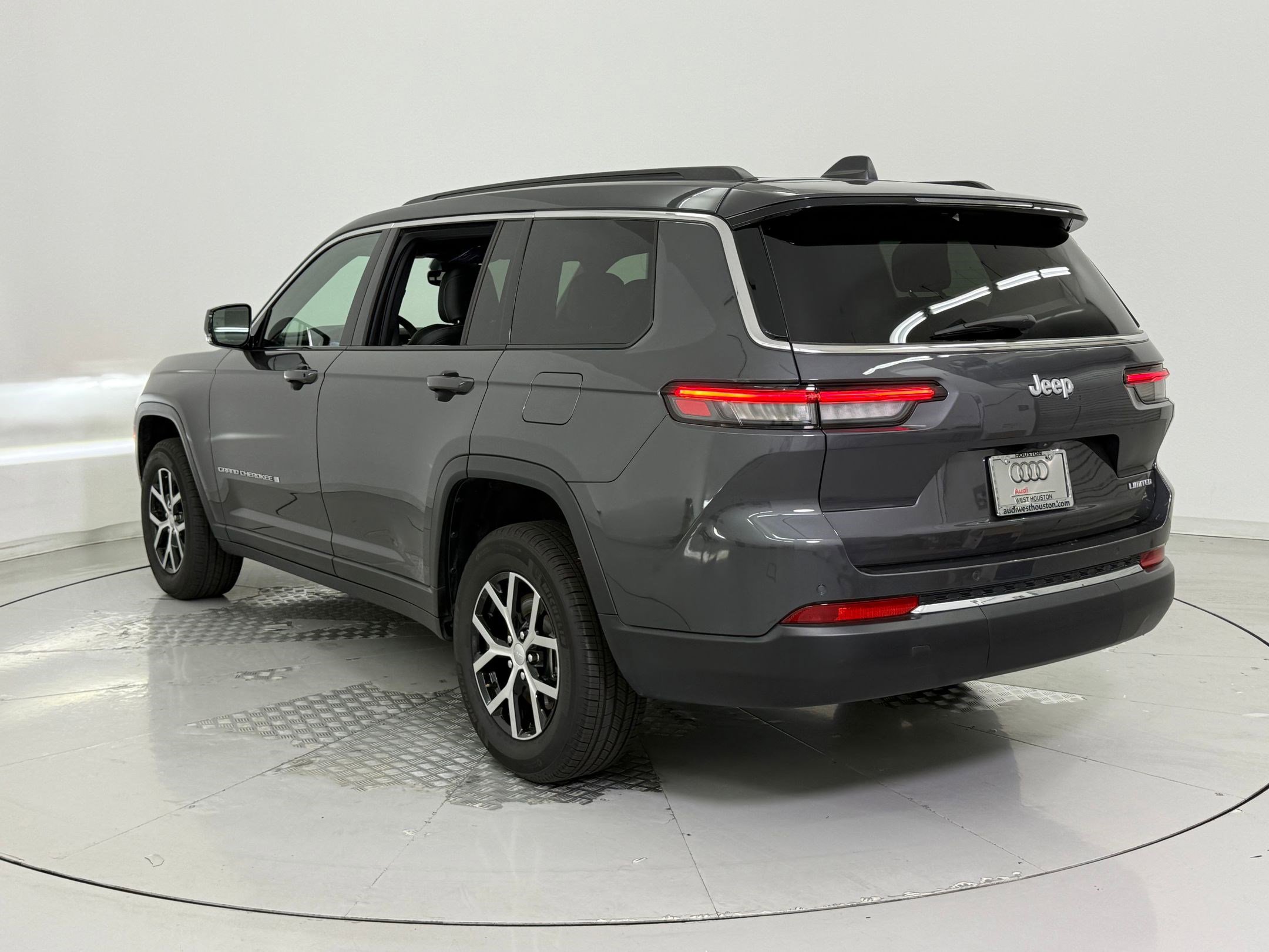 2024 Jeep Grand Cherokee Limited photo 3