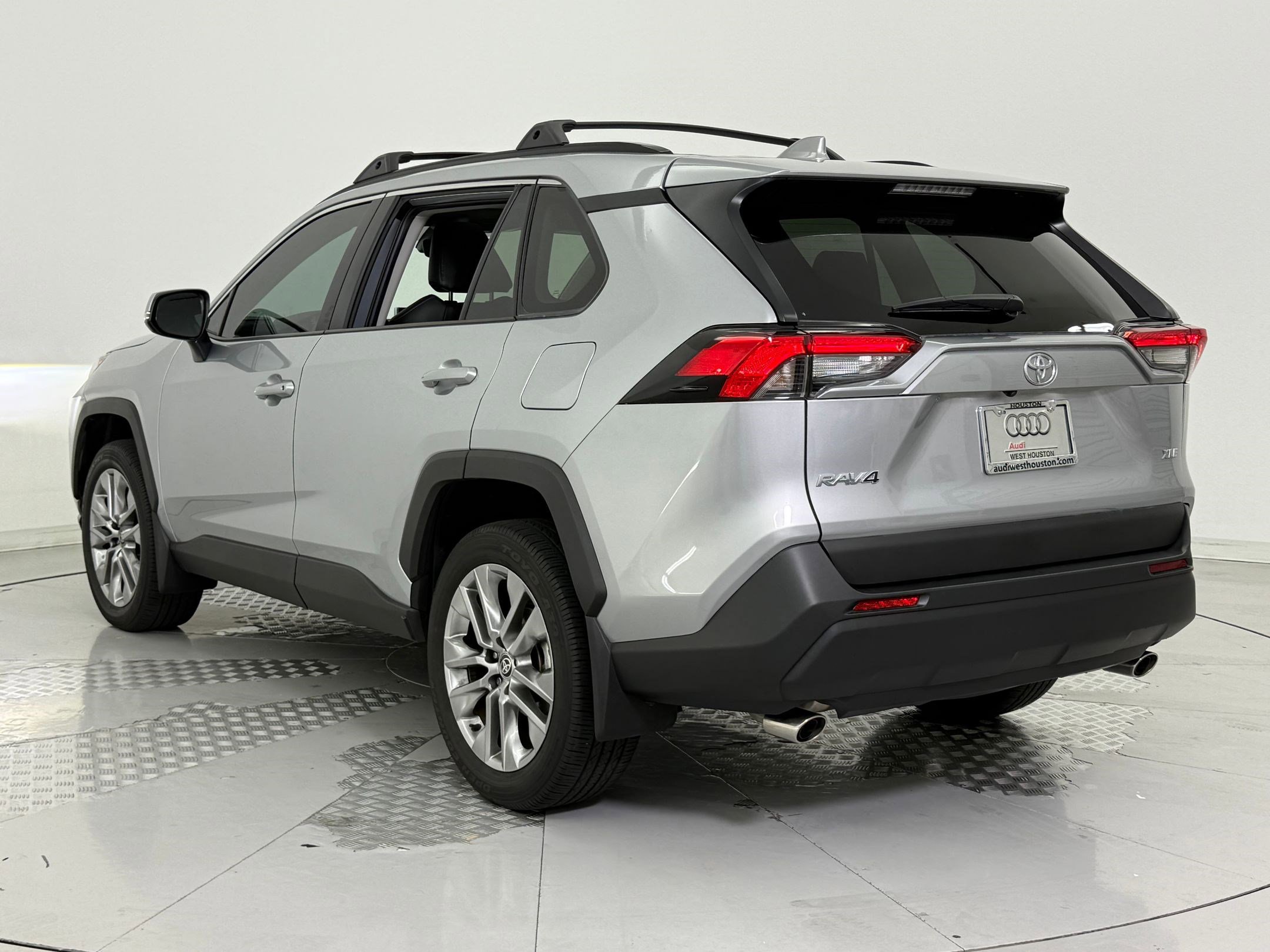 2024 Toyota RAV4 XLE Premium photo 3