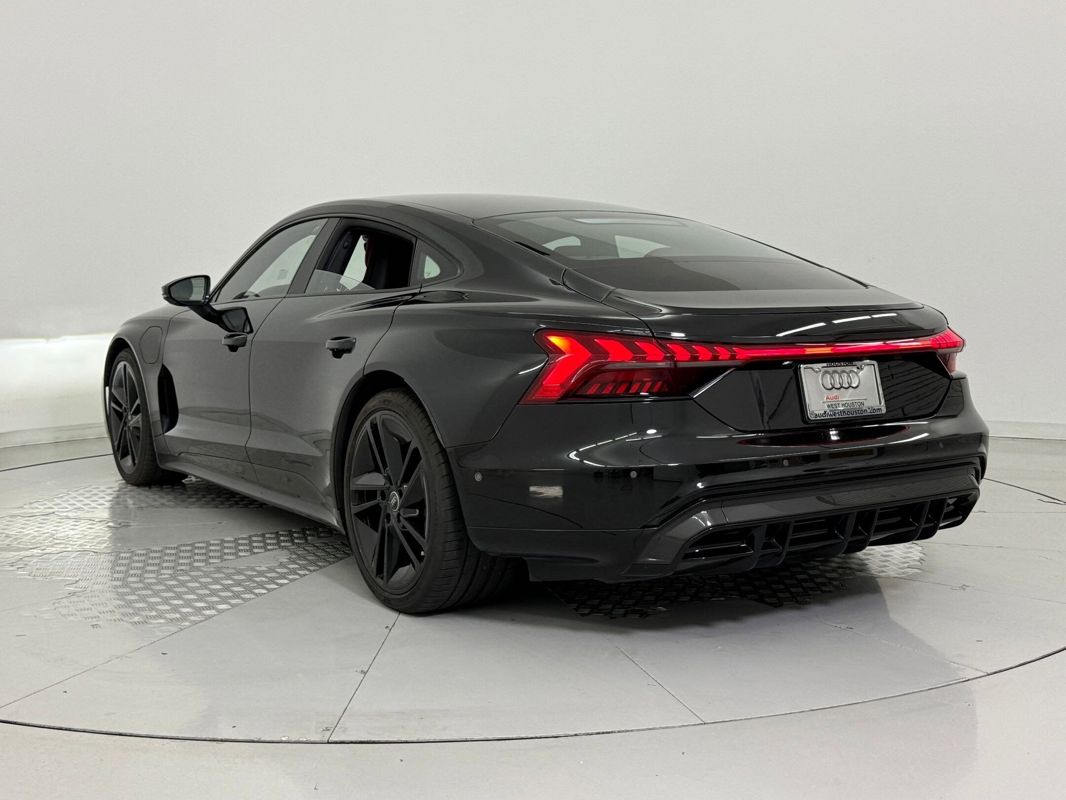 2023 Audi RS e-tron GT Base photo 2