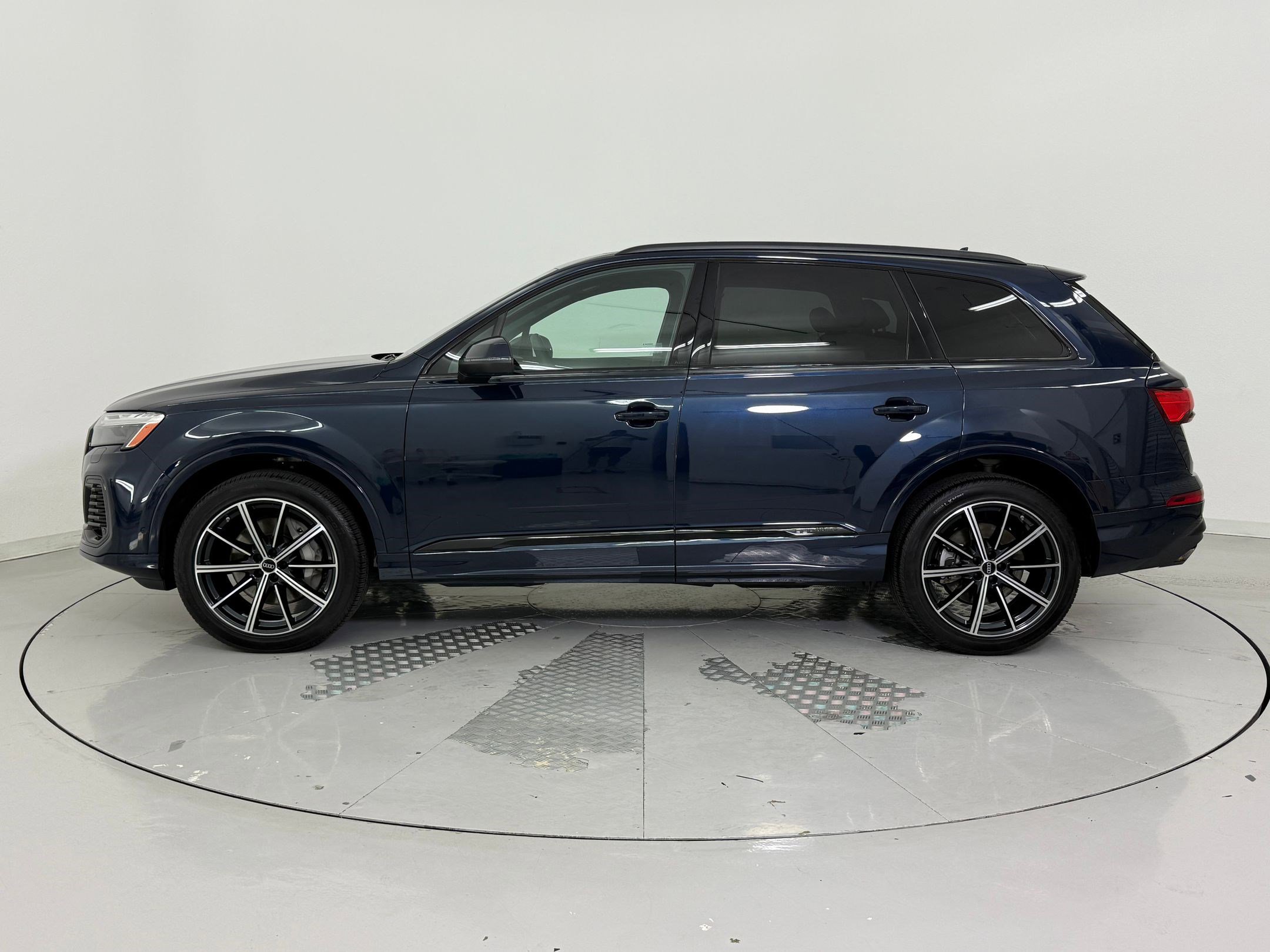 2025 Audi Q7 Premium Plus photo 2
