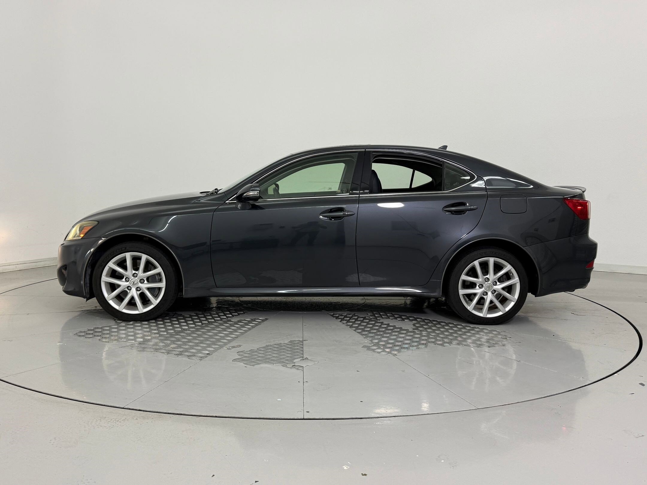2011 Lexus IS 350 photo 2