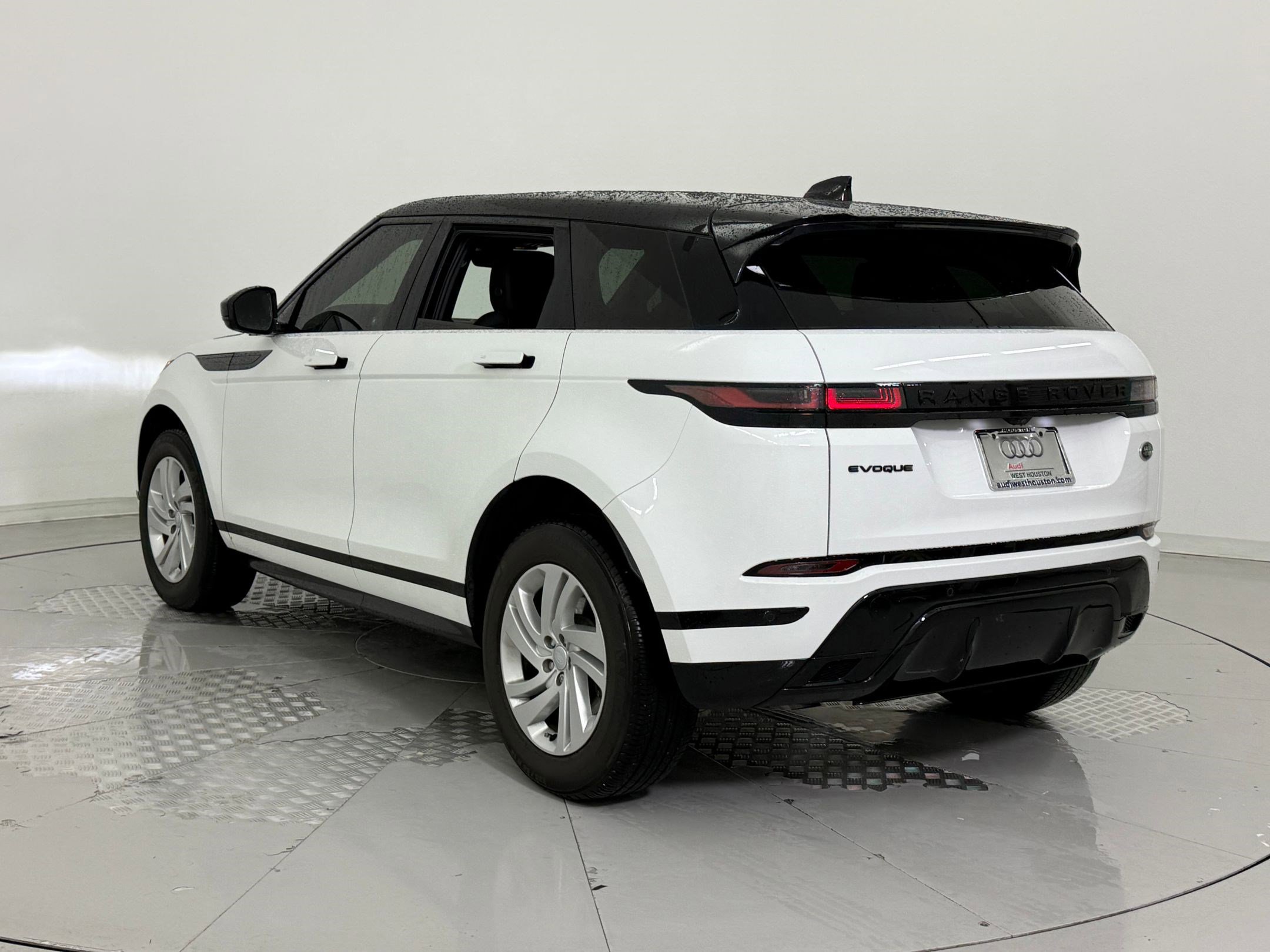 2023 Land Rover Range Rover Evoque R-Dynamic S photo 3
