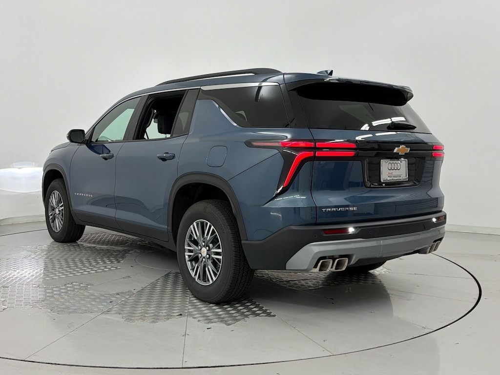 Used 2026 Chevrolet Traverse FWD LT SUV