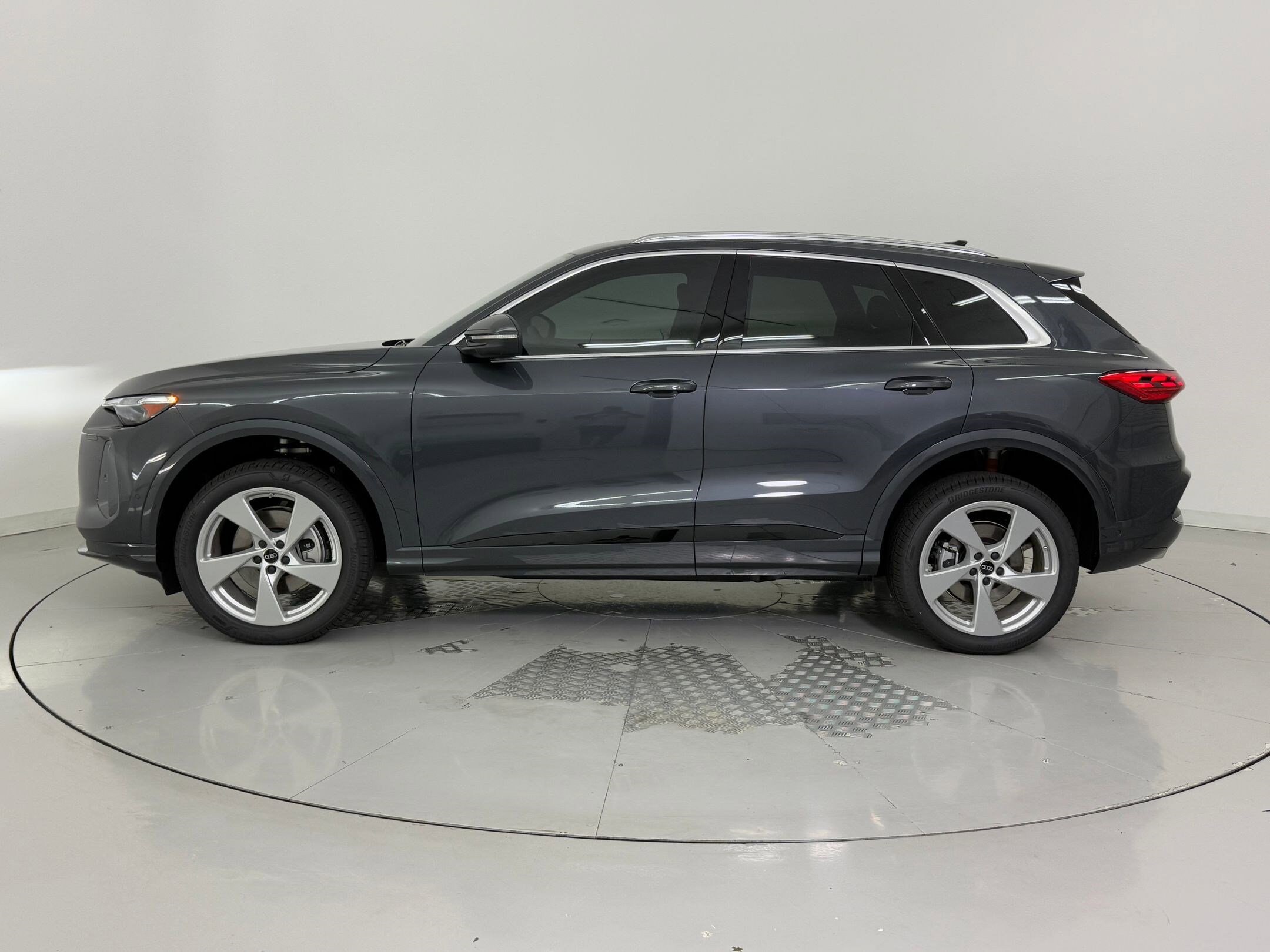 2025 Audi Q5 2.0T Premium Plus photo 2