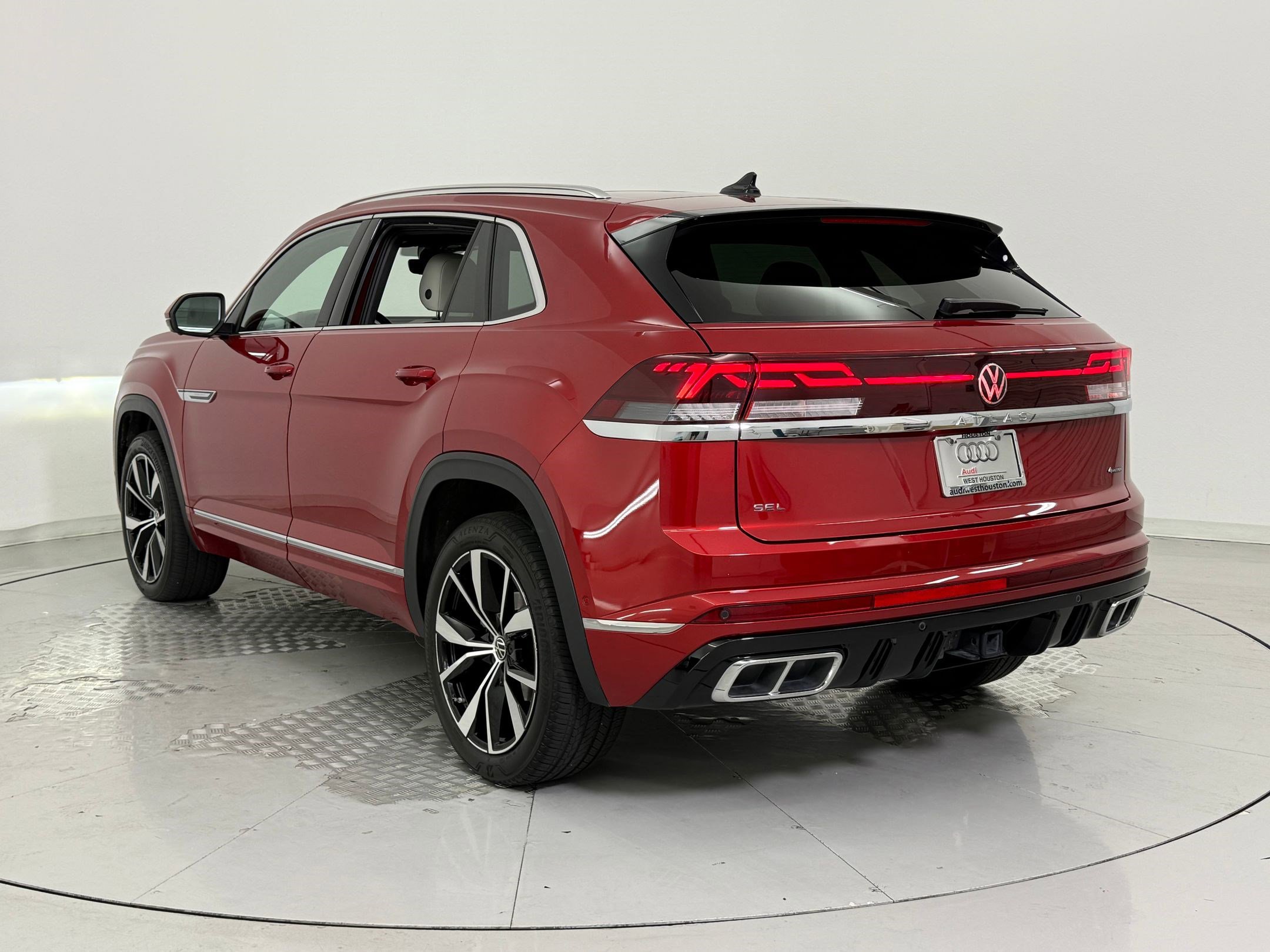 2024 Volkswagen Atlas Cross Sport SEL Premium R-Line photo 3