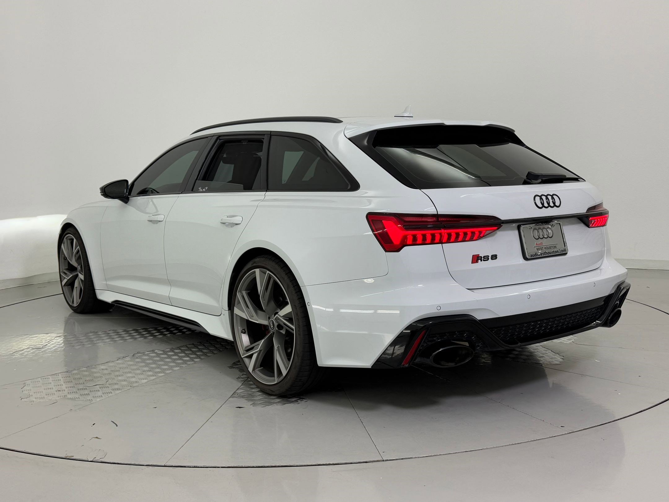 2021 Audi RS 6 Avant Base photo 3
